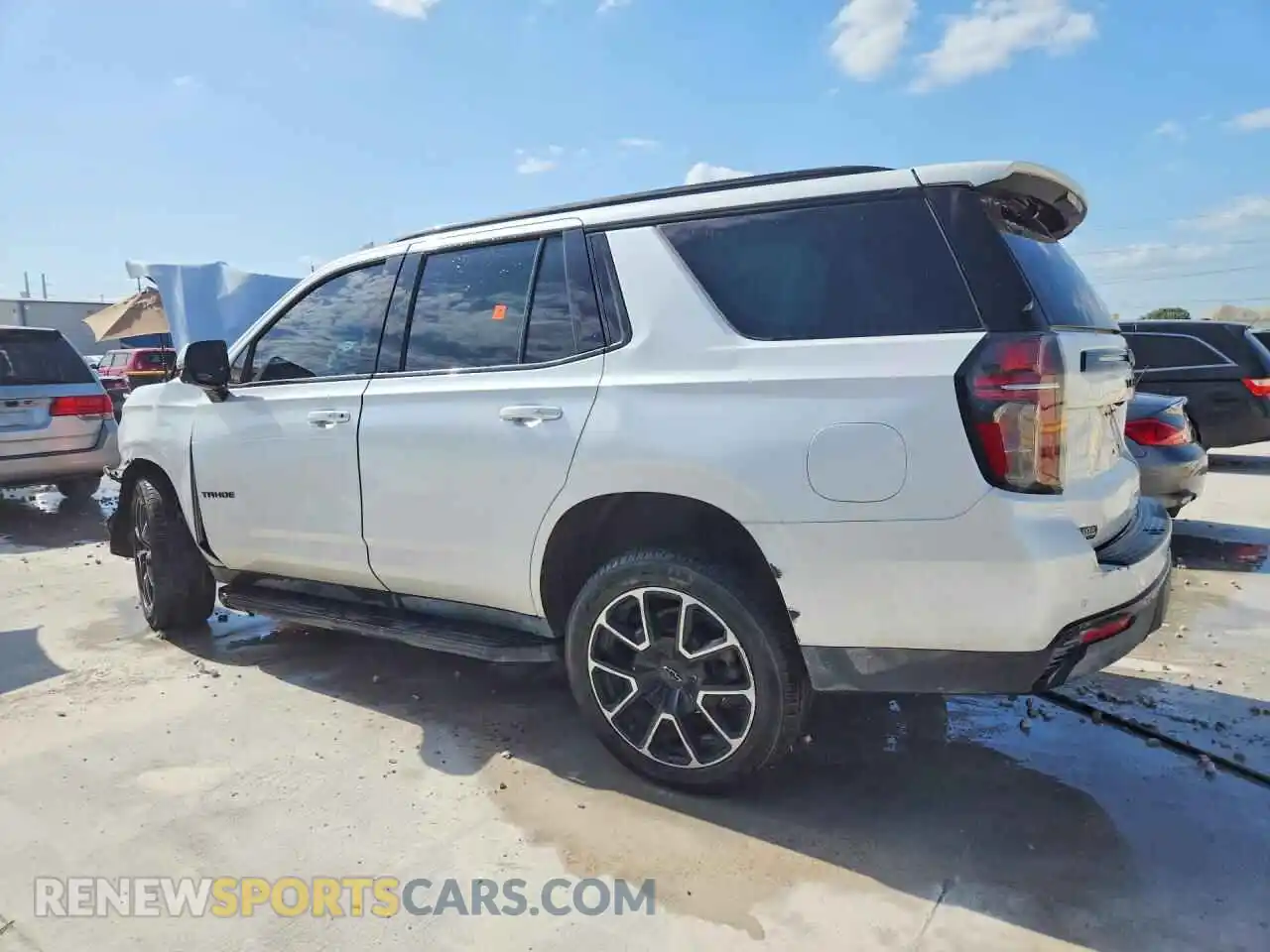 2 fotografías del automóvil dañado 1GNSCRKD0PR376375 CHEVROLET TAHOE 2023