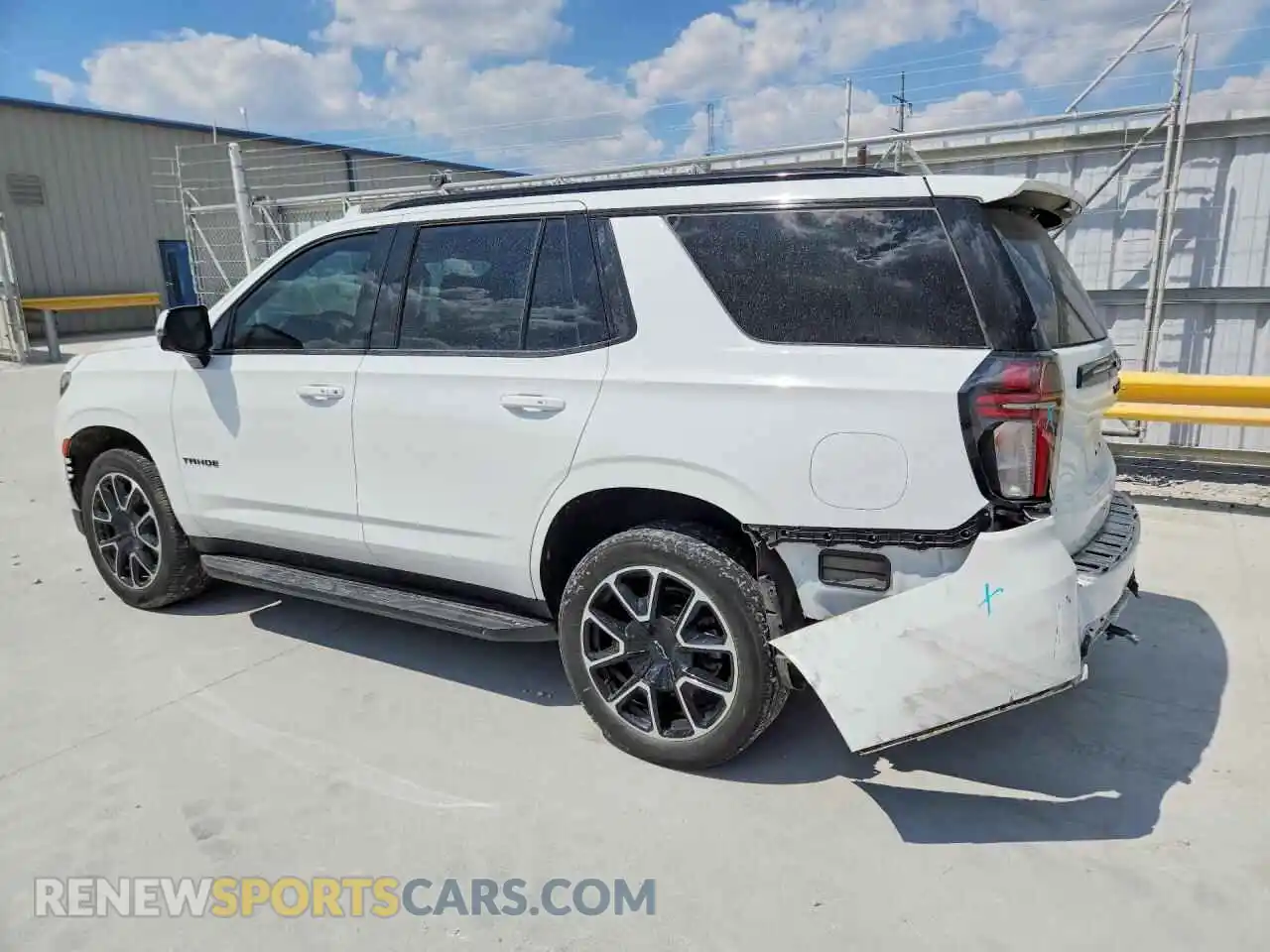 2 fotografías del automóvil dañado 1GNSCRKD2PR428444 CHEVROLET TAHOE 2023