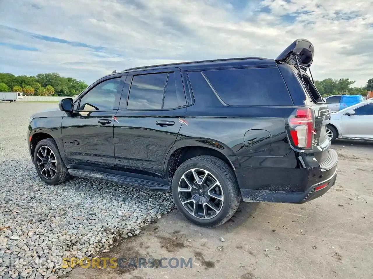 2 fotografías del automóvil dañado 1GNSCRKD9PR117934 CHEVROLET TAHOE 2023