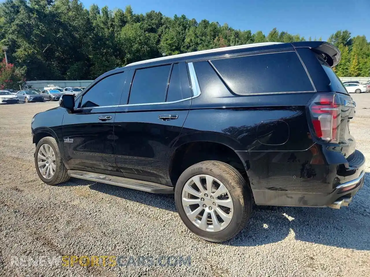 2 fotografías del automóvil dañado 1GNSCSKL2PR442553 CHEVROLET TAHOE 2023