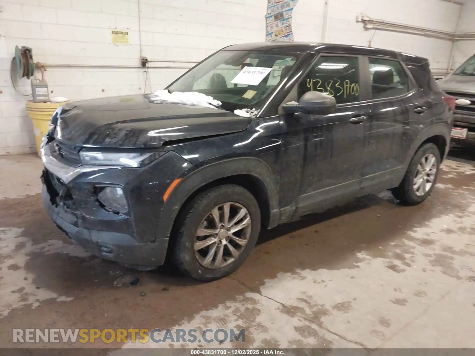 2 Photograph of a damaged car KL79MMS27MB015037 CHEVROLET TRAILBLAZER 2021