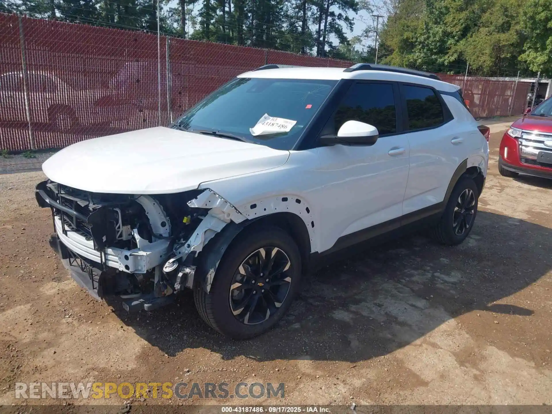 2 Photograph of a damaged car KL79MPS24MB157444 CHEVROLET TRAILBLAZER 2021