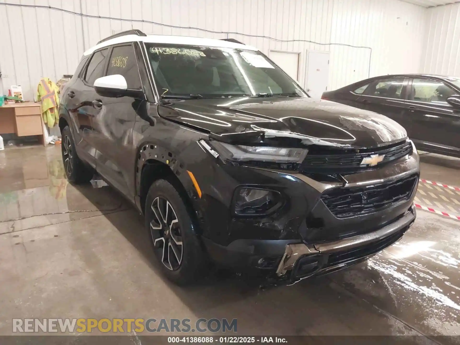 1 Photograph of a damaged car KL79MSSL1PB105561 CHEVROLET TRAILBLAZER 2023