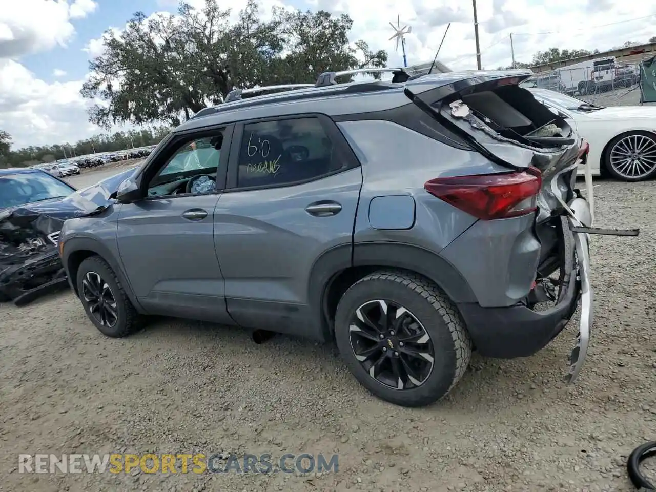 2 Фотография поврежденного автомобиля KL79MPS24MB152714 CHEVROLET TRAILBLZR 2021