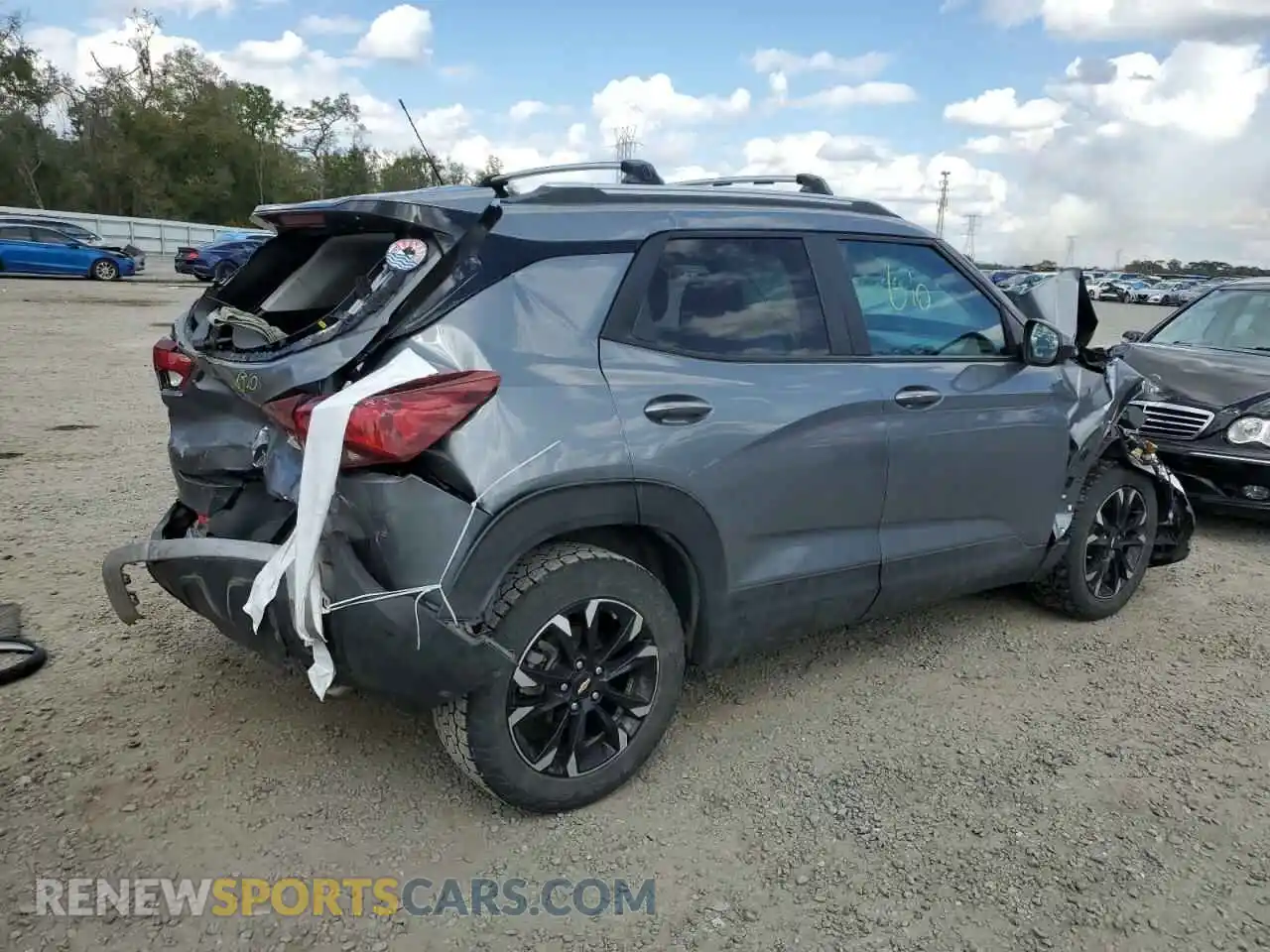 3 Фотография поврежденного автомобиля KL79MPS24MB152714 CHEVROLET TRAILBLZR 2021