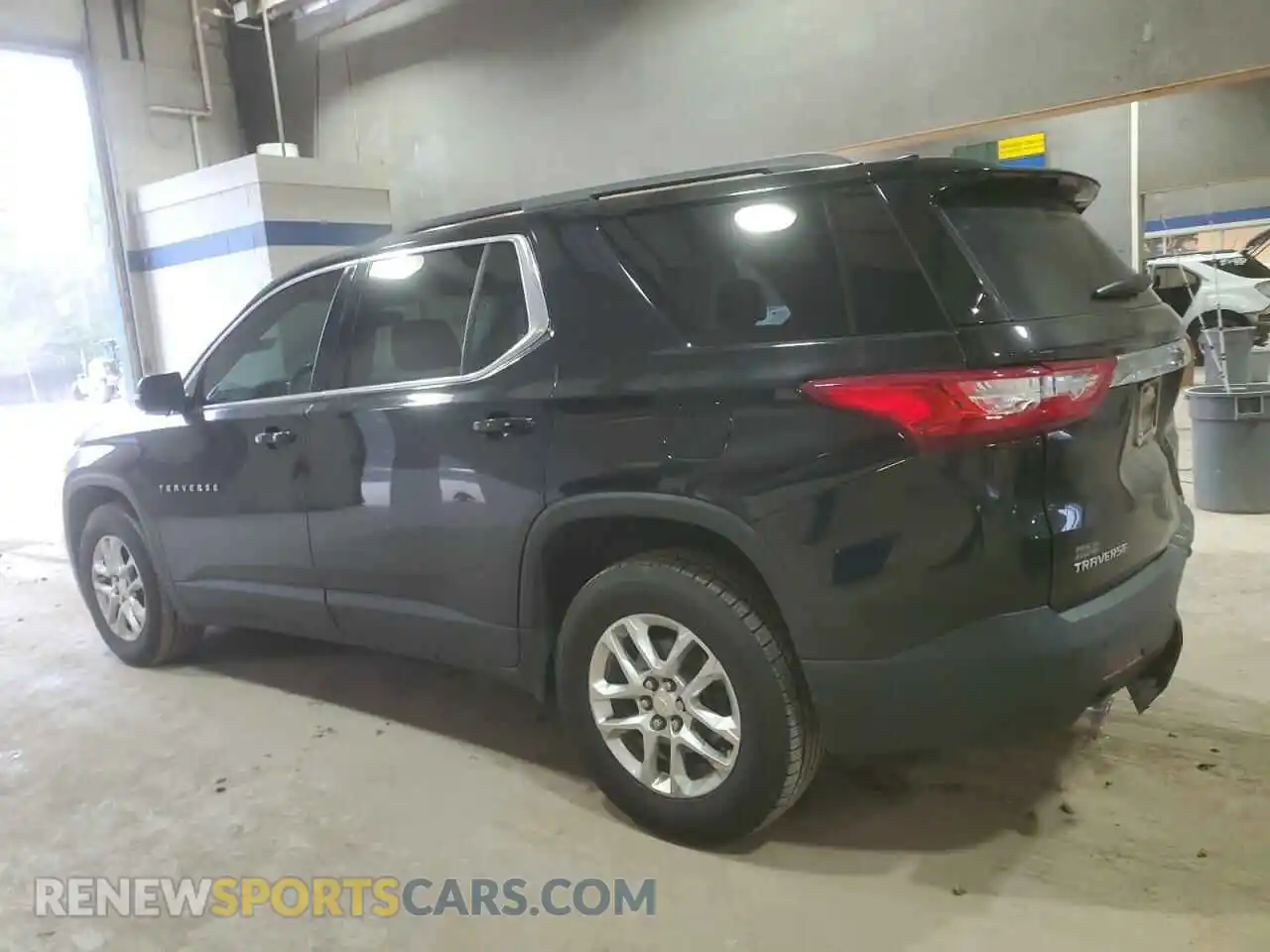 2 Фотография поврежденного автомобиля 1GNERGKW0KJ207112 CHEVROLET TRAVERSE 2019