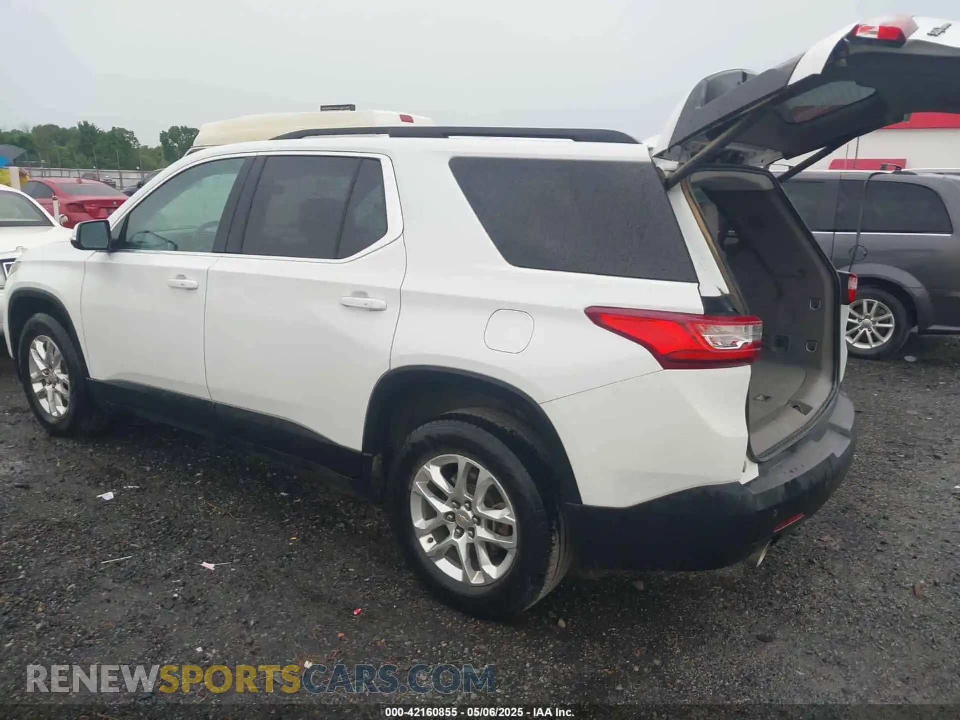 3 Photograph of a damaged car 1GNERGKW2KJ279929 CHEVROLET TRAVERSE 2019