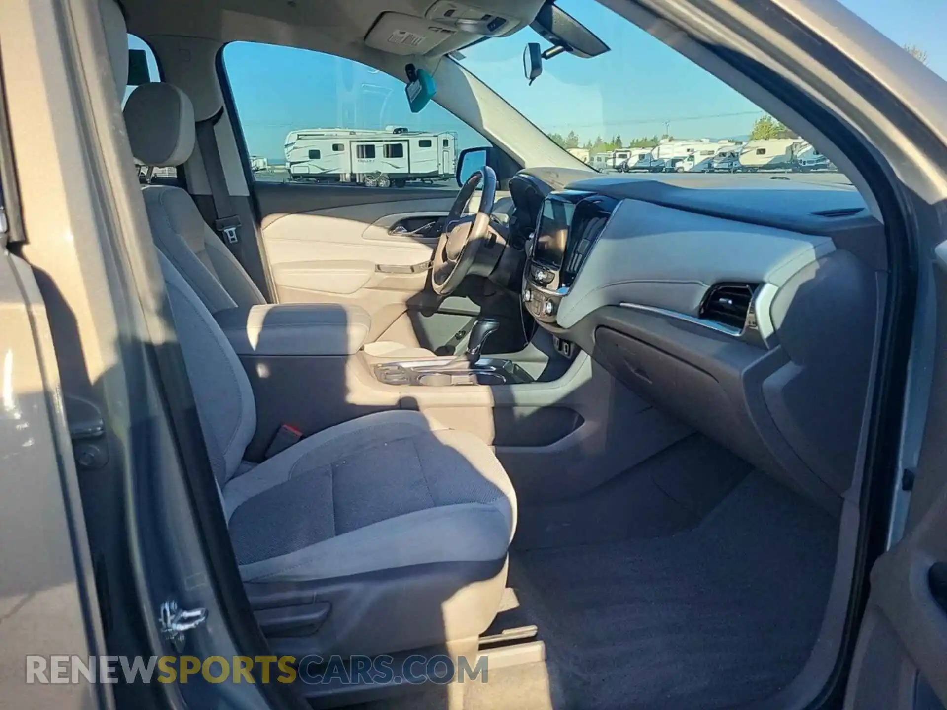 2 Photograph of a damaged car 1GNEVGKW1KJ239367 CHEVROLET TRAVERSE 2019