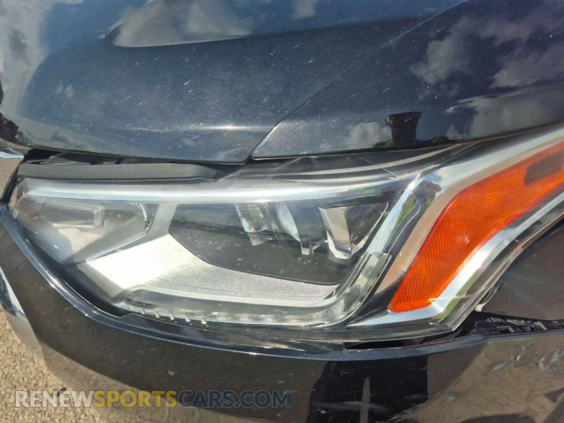 2 Photograph of a damaged car 1GNEVGKW5KJ219364 CHEVROLET TRAVERSE 2019