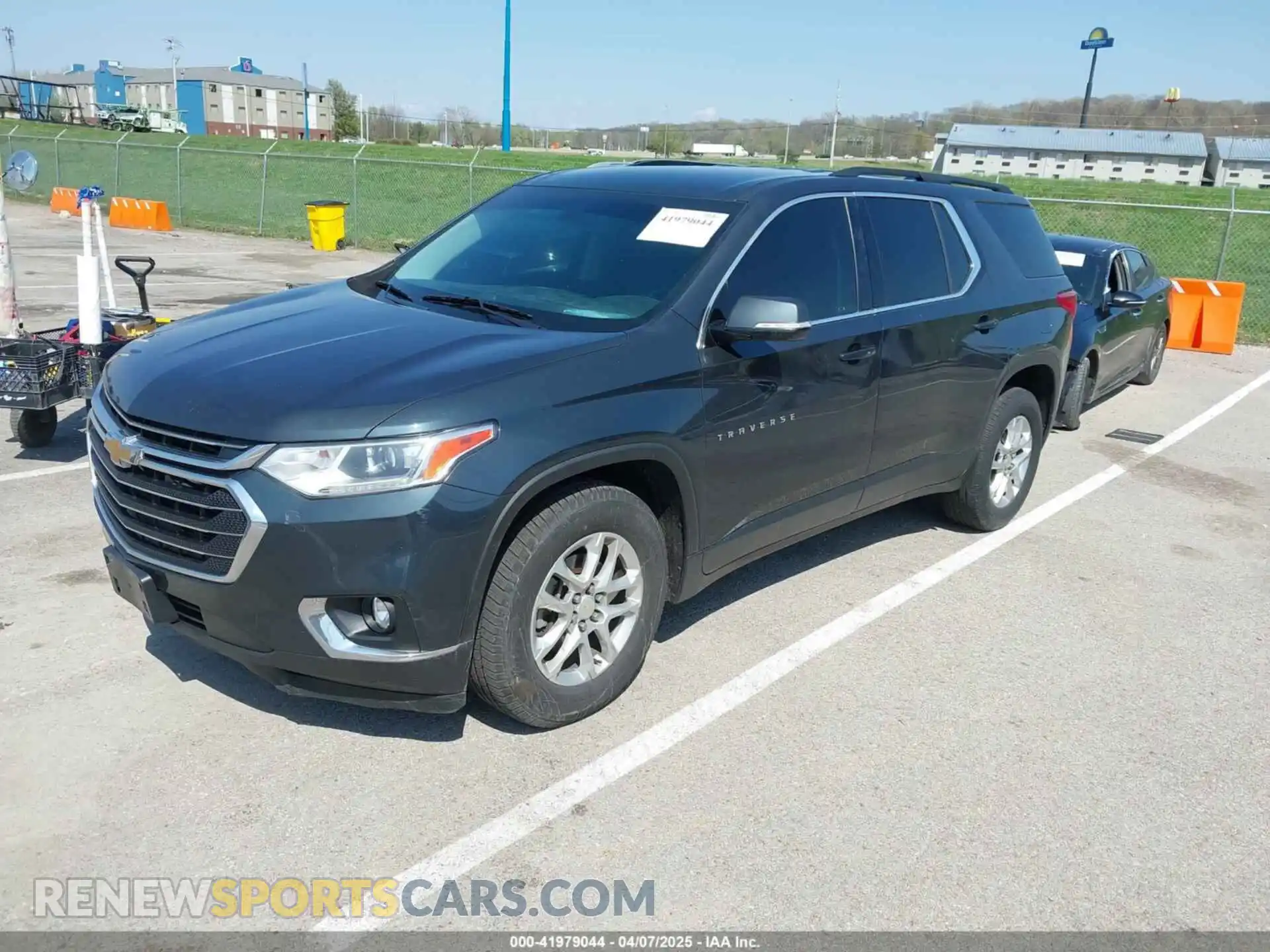 2 Photograph of a damaged car 1GNEVGKW8KJ250558 CHEVROLET TRAVERSE 2019
