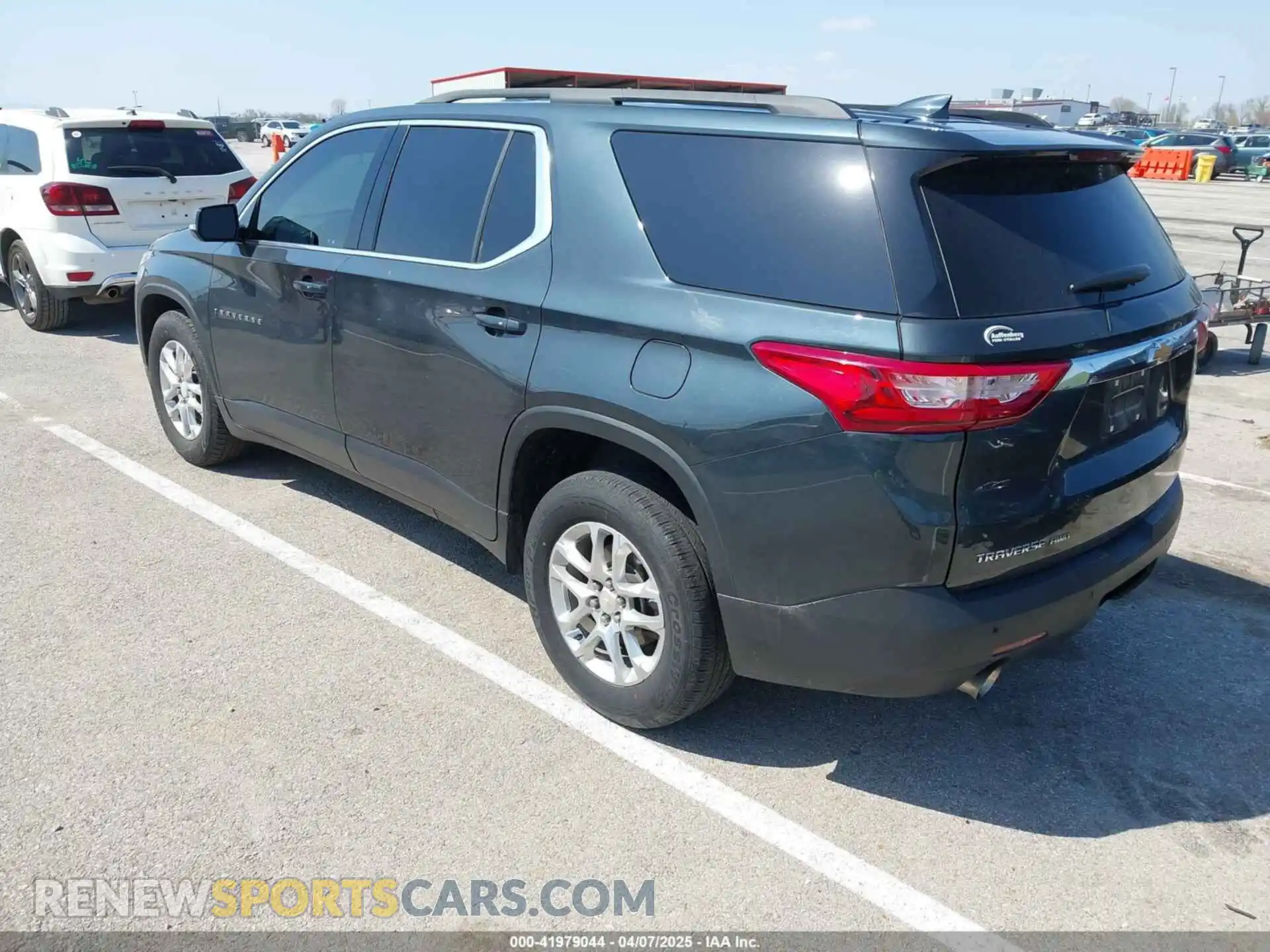 3 Photograph of a damaged car 1GNEVGKW8KJ250558 CHEVROLET TRAVERSE 2019