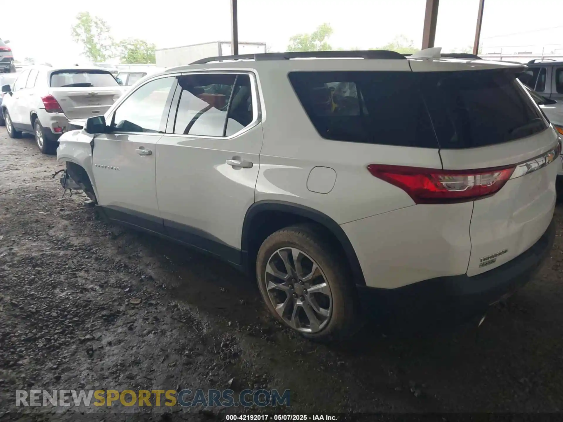 3 Photograph of a damaged car 1GNERGKW5LJ305571 CHEVROLET TRAVERSE 2020
