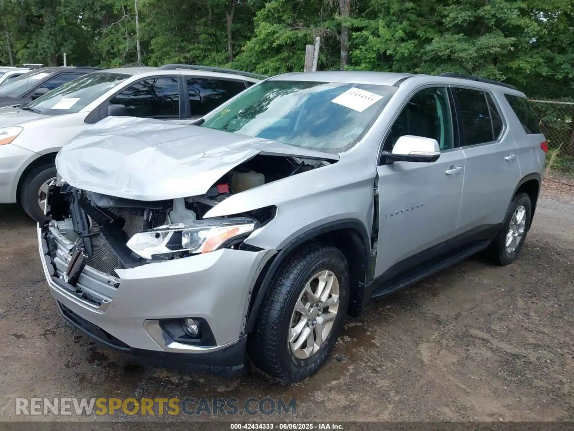 2 Photograph of a damaged car 1GNERGKW6LJ127816 CHEVROLET TRAVERSE 2020