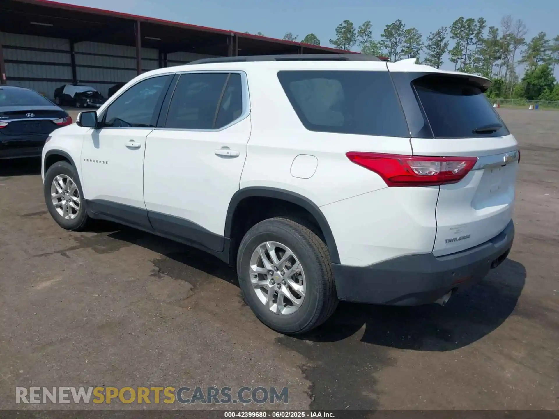 3 Photograph of a damaged car 1GNERGKW8LJ273702 CHEVROLET TRAVERSE 2020