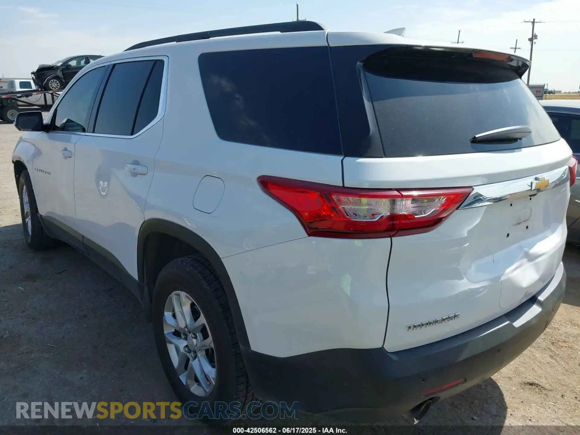 3 Photograph of a damaged car 1GNERHKW8LJ308468 CHEVROLET TRAVERSE 2020