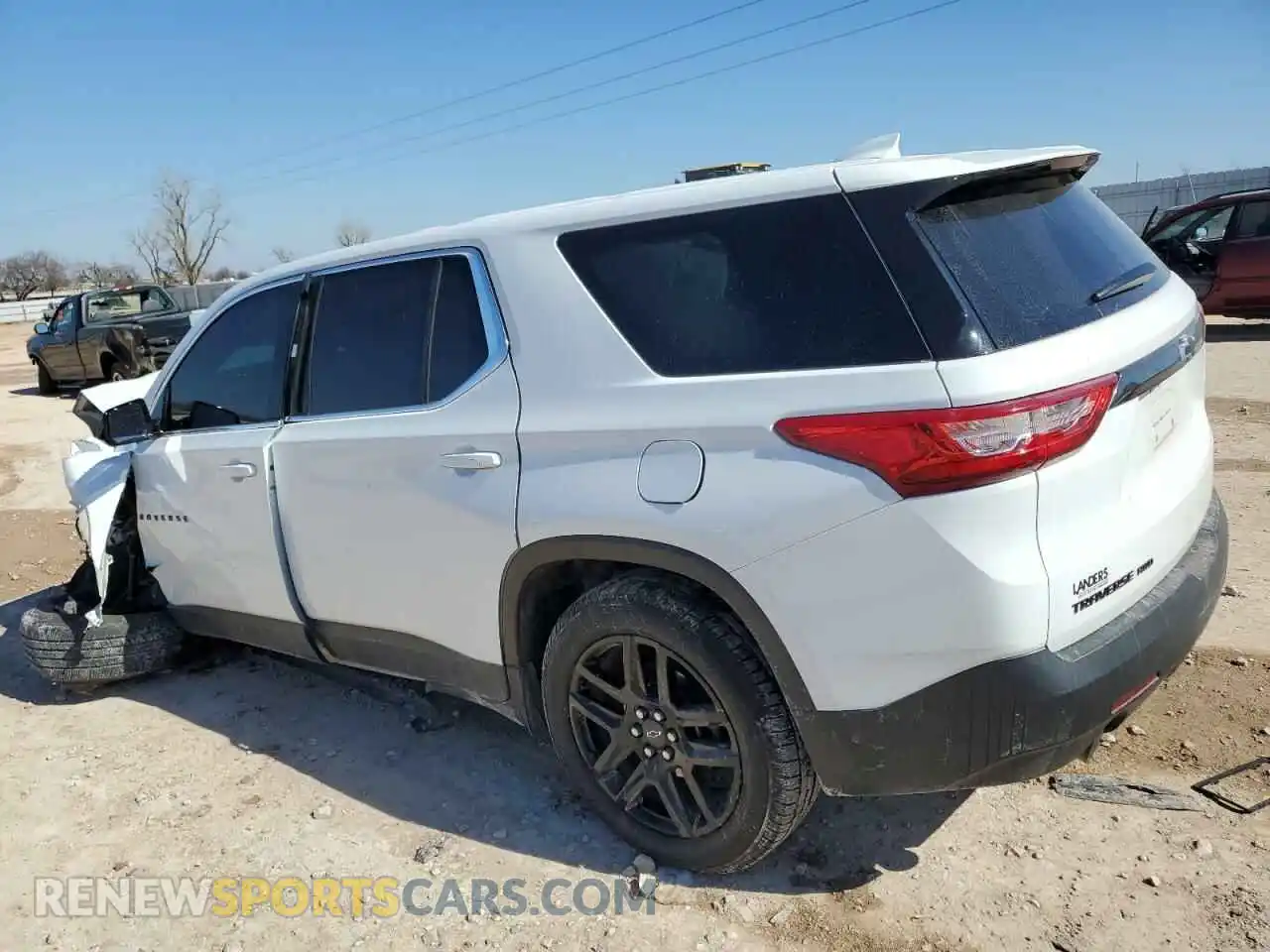 2 Фотография поврежденного автомобиля 1GNEVFKW1LJ273885 CHEVROLET TRAVERSE 2020