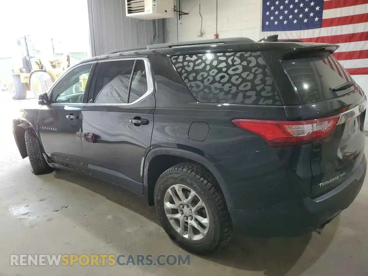 2 Photograph of a damaged car 1GNEVGKW2LJ316975 CHEVROLET TRAVERSE 2020