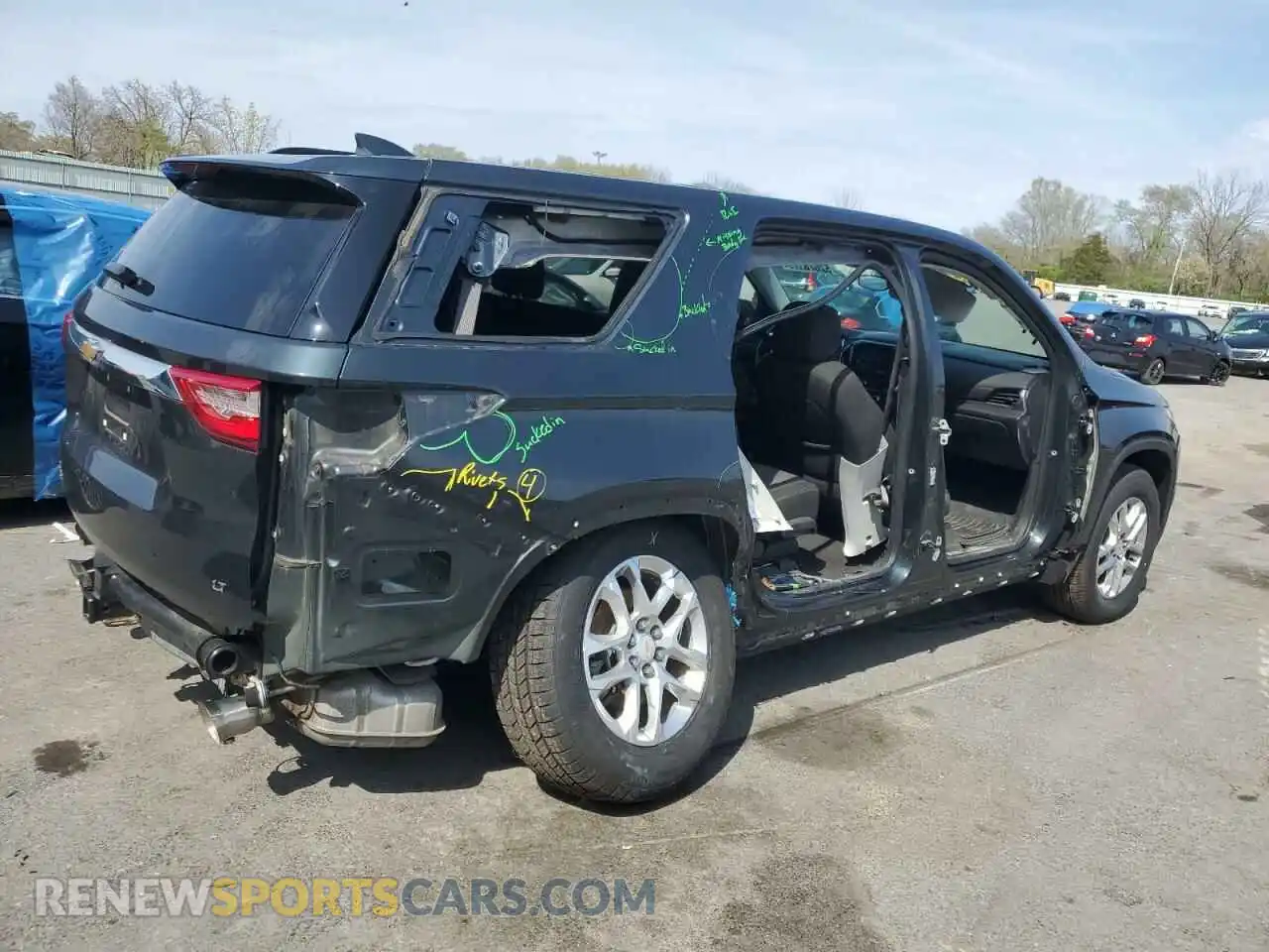 3 Photograph of a damaged car 1GNEVGKW5LJ270767 CHEVROLET TRAVERSE 2020
