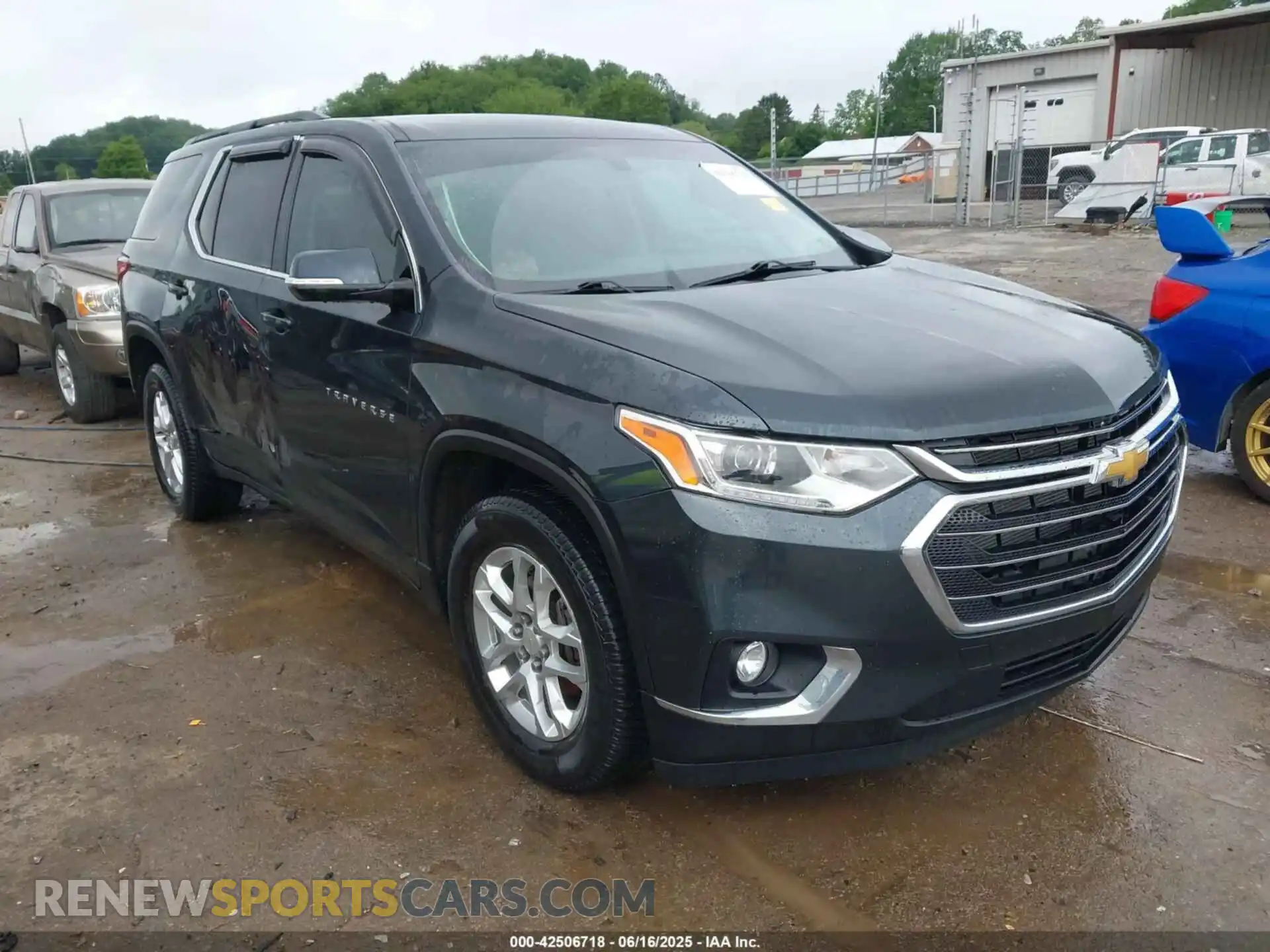 1 Photograph of a damaged car 1GNEVGKW8LJ270715 CHEVROLET TRAVERSE 2020