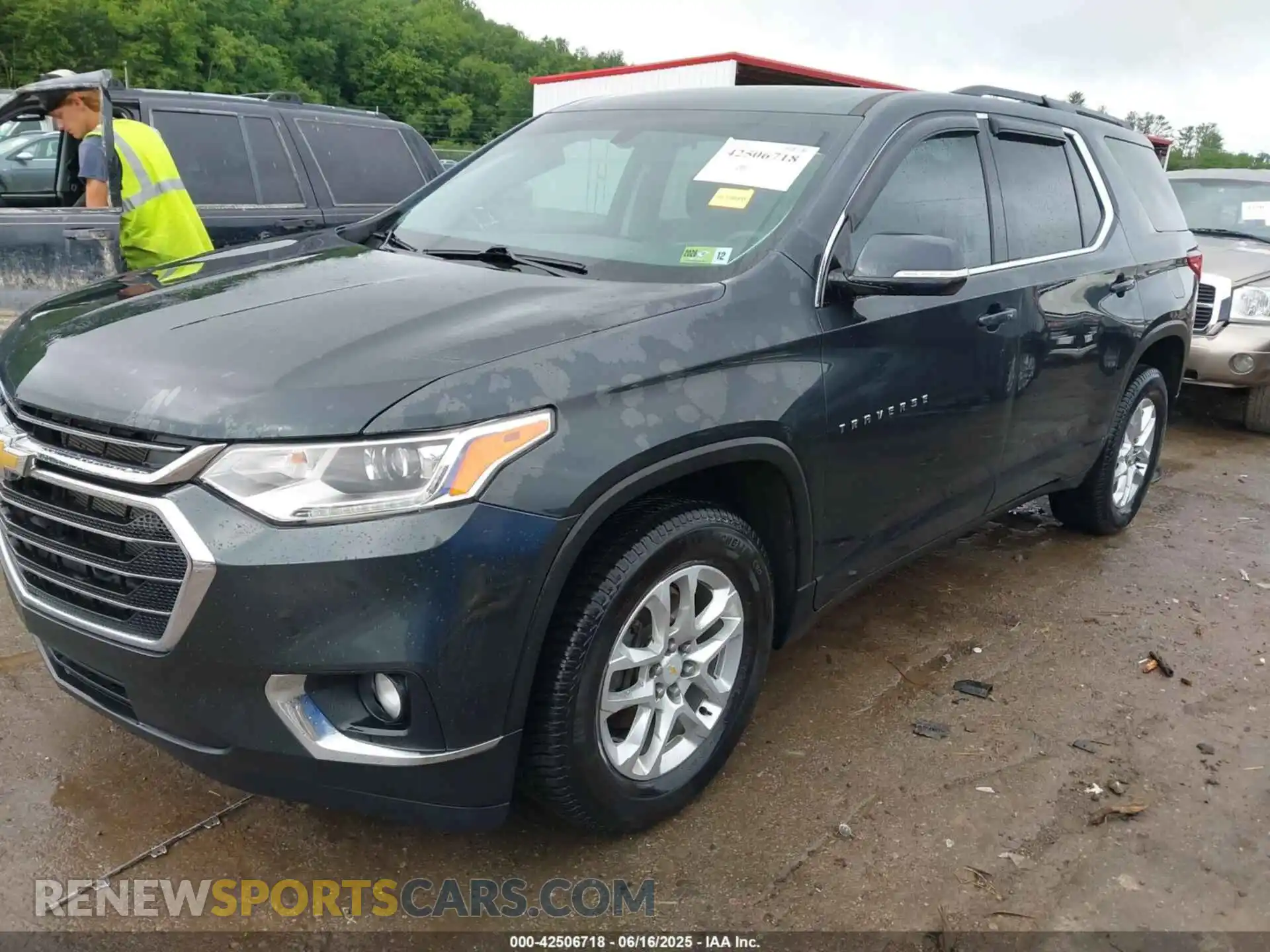 2 Photograph of a damaged car 1GNEVGKW8LJ270715 CHEVROLET TRAVERSE 2020
