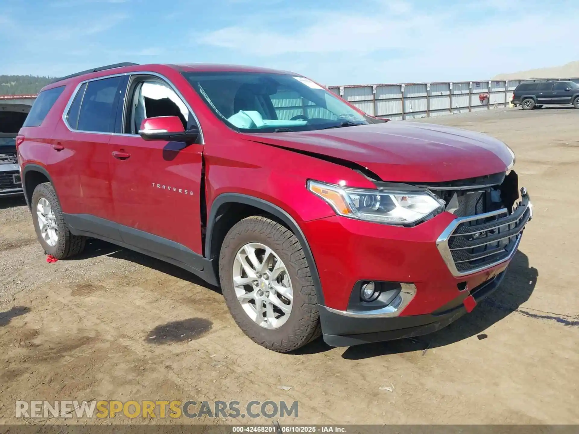 1 Photograph of a damaged car 1GNEVGKWXLJ118564 CHEVROLET TRAVERSE 2020