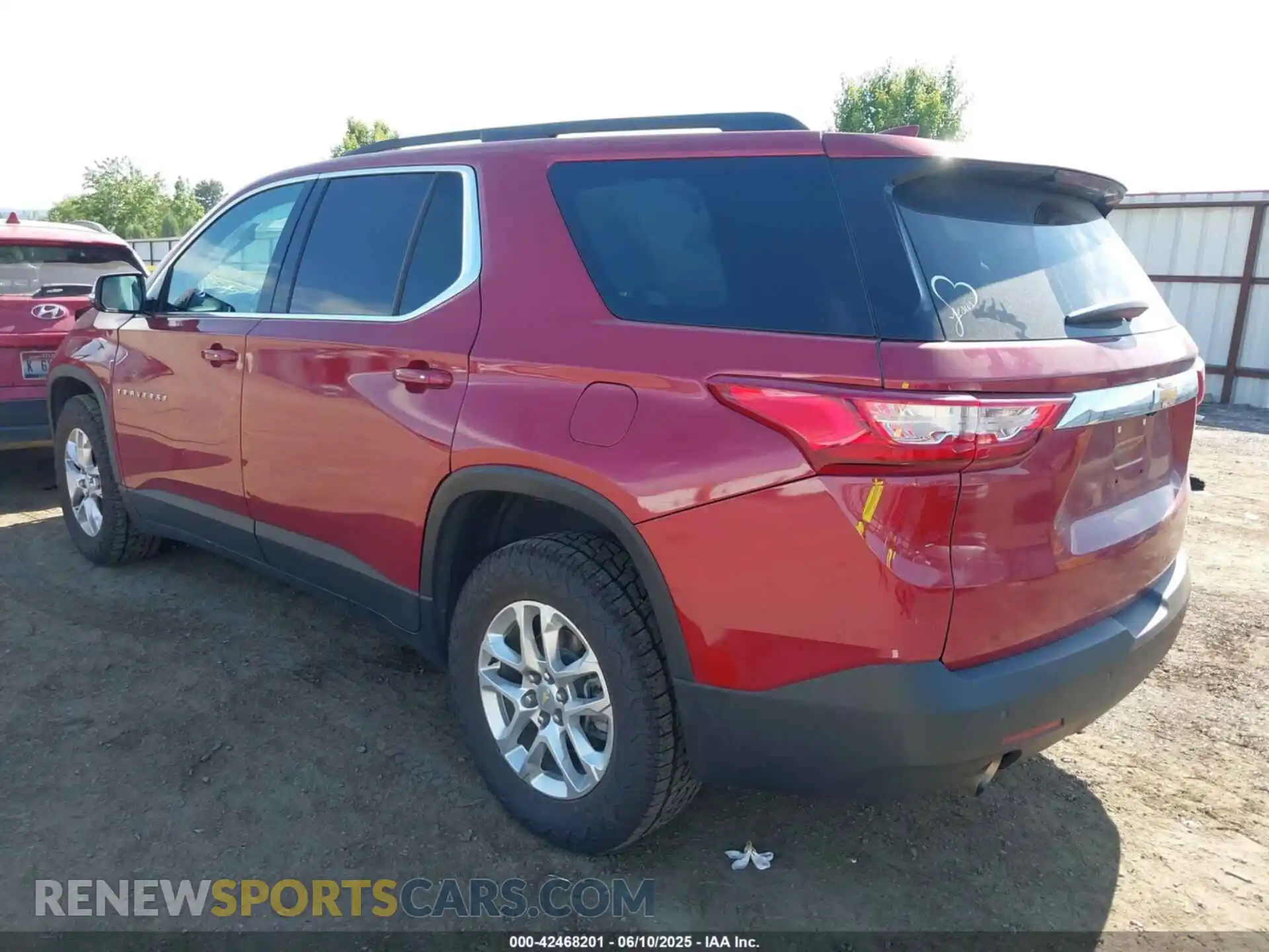 3 Photograph of a damaged car 1GNEVGKWXLJ118564 CHEVROLET TRAVERSE 2020
