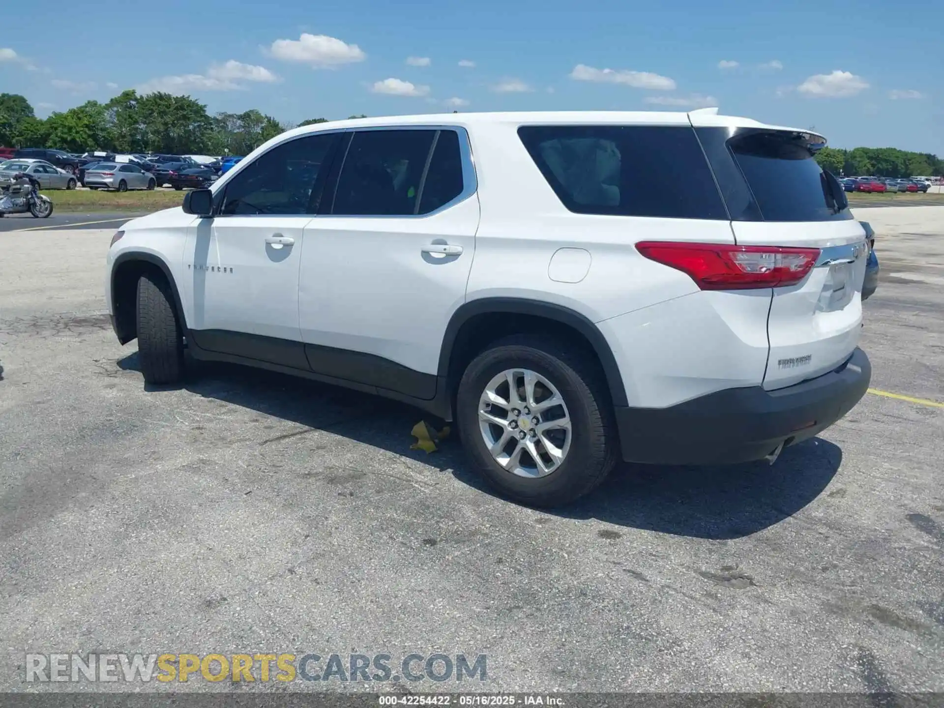 3 Photograph of a damaged car 1GNERFKWXMJ201136 CHEVROLET TRAVERSE 2021