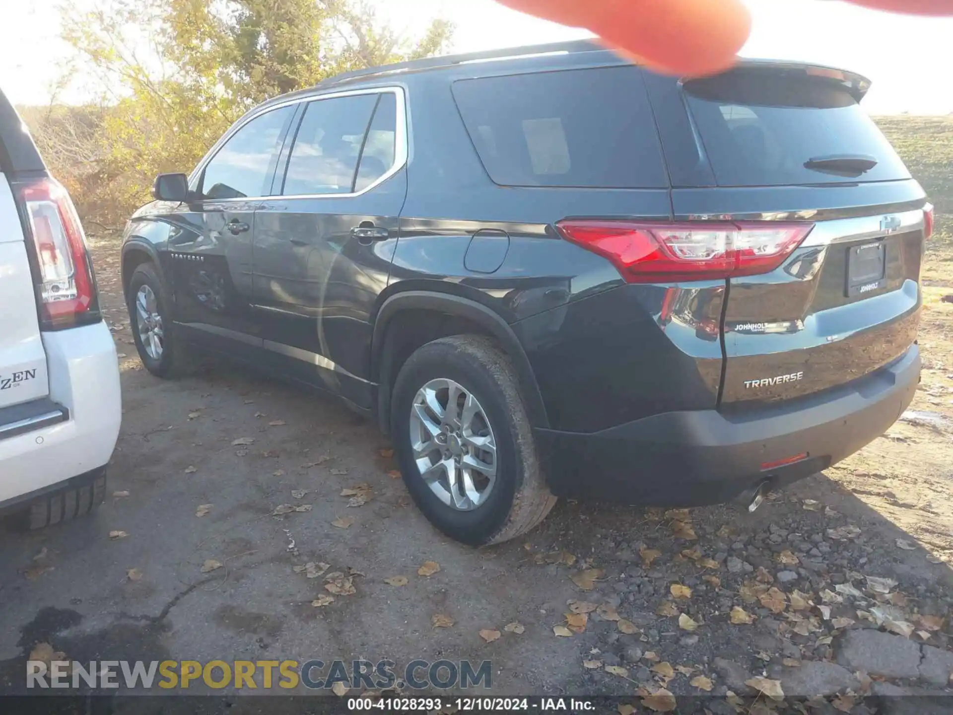 3 Photograph of a damaged car 1GNERGKW2MJ144176 CHEVROLET TRAVERSE 2021