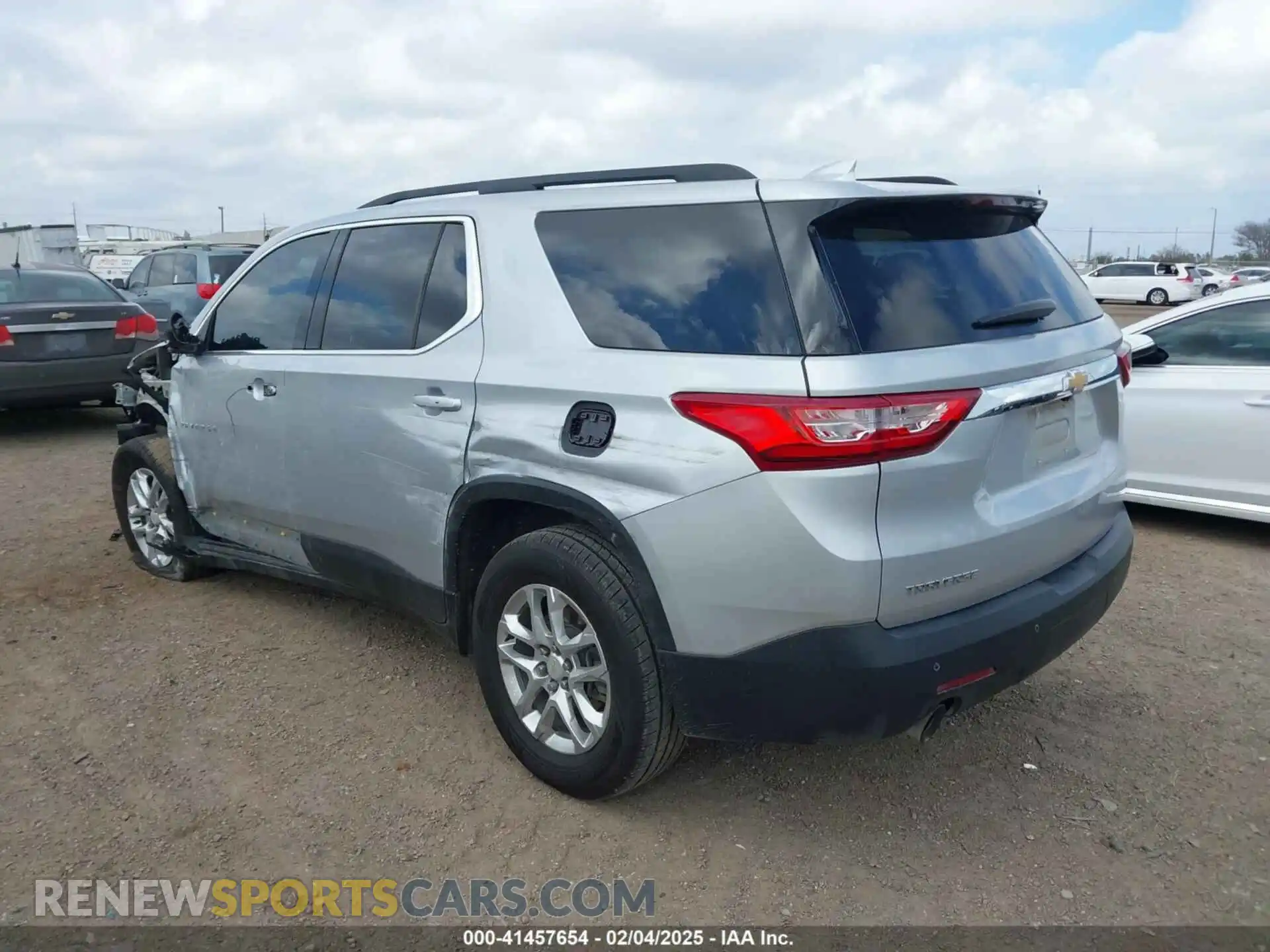 3 Photograph of a damaged car 1GNERGKW6MJ206811 CHEVROLET TRAVERSE 2021