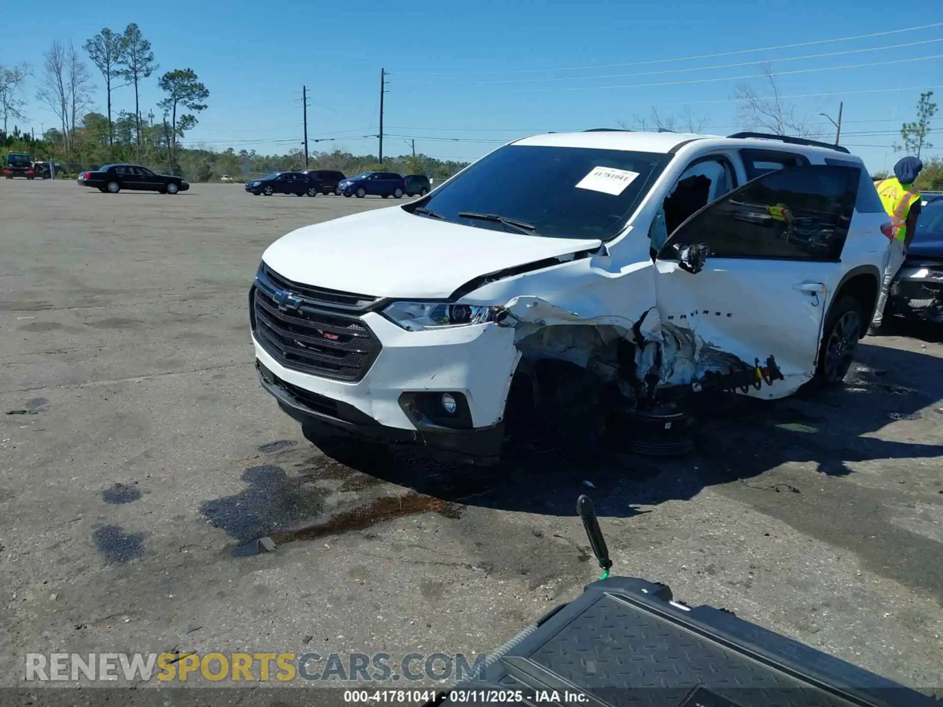 2 Photograph of a damaged car 1GNERJKWXMJ266698 CHEVROLET TRAVERSE 2021