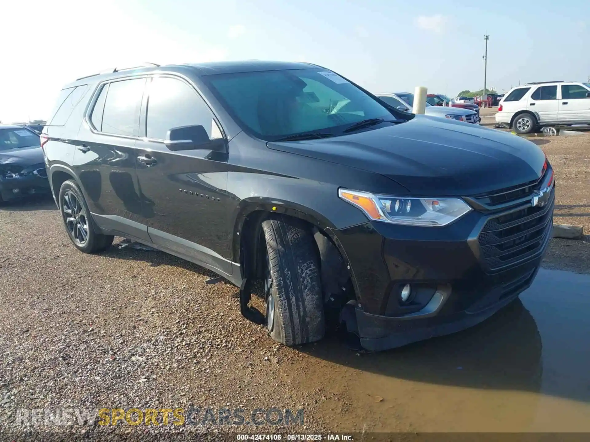 1 Photograph of a damaged car 1GNERJKWXMJ271996 CHEVROLET TRAVERSE 2021
