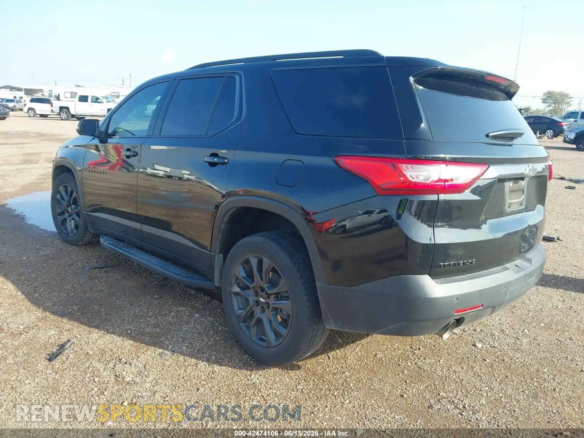 3 Photograph of a damaged car 1GNERJKWXMJ271996 CHEVROLET TRAVERSE 2021