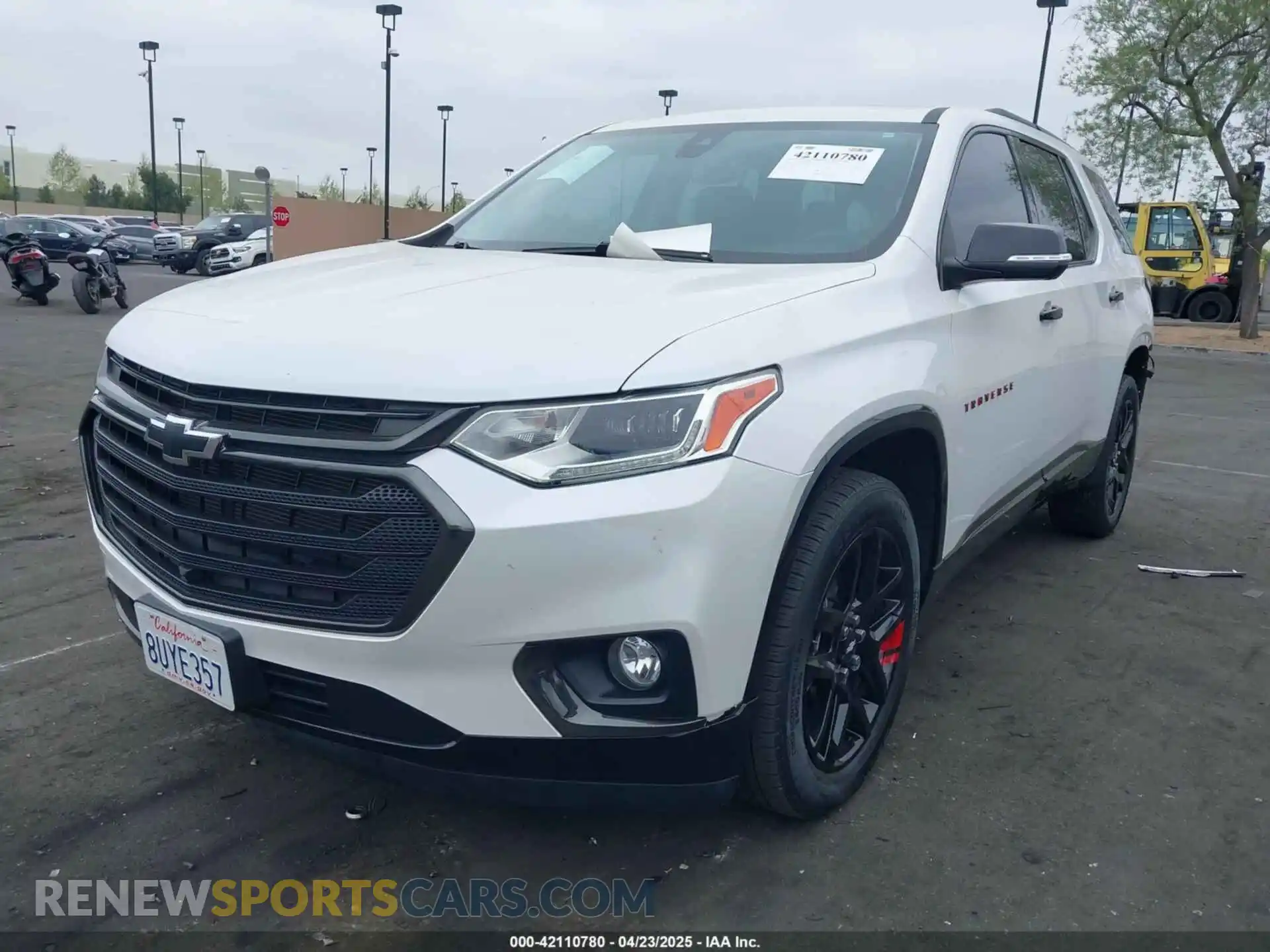 2 Photograph of a damaged car 1GNERKKWXMJ133834 CHEVROLET TRAVERSE 2021