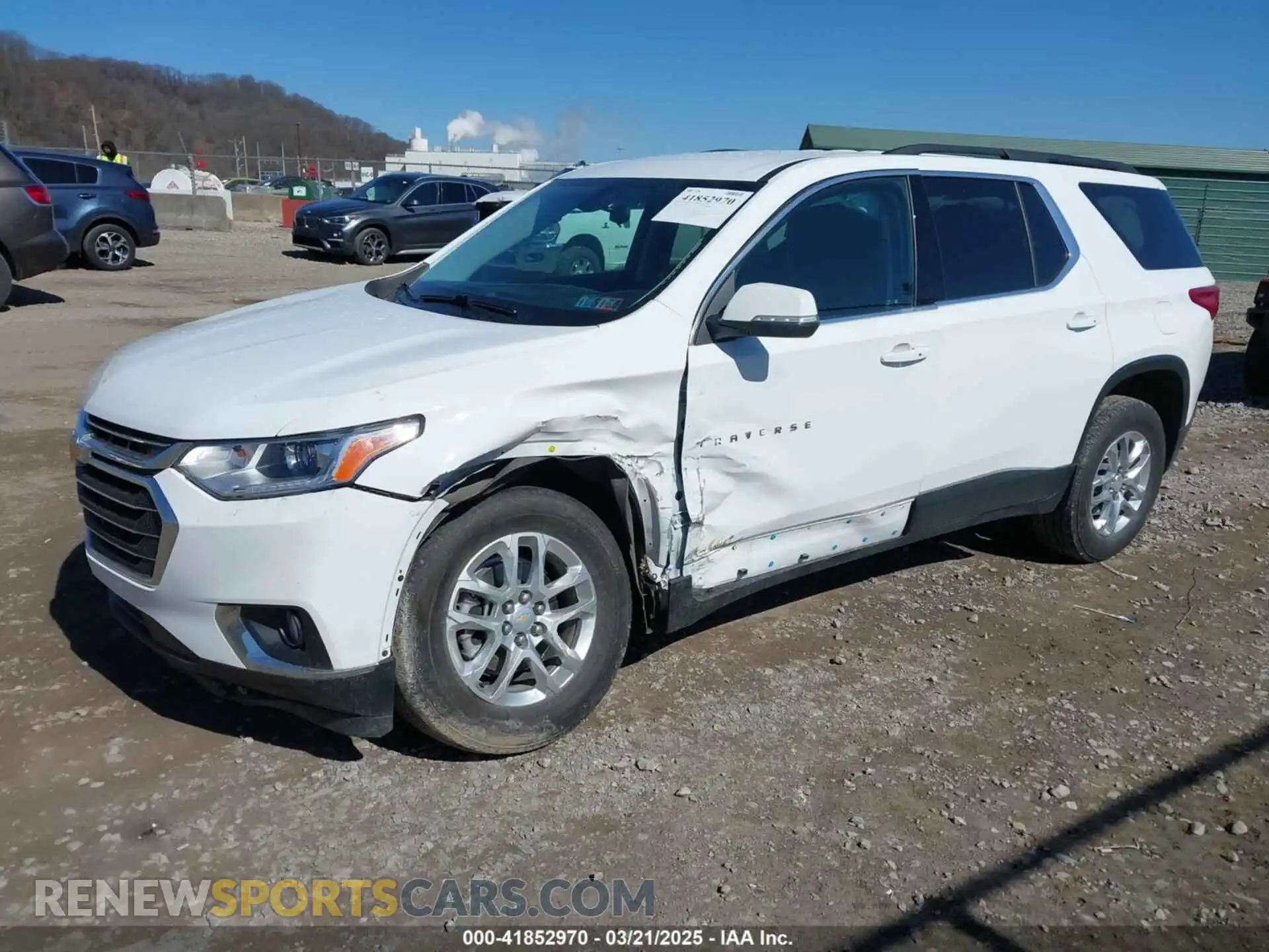 2 Photograph of a damaged car 1GNEVGKW0MJ260455 CHEVROLET TRAVERSE 2021