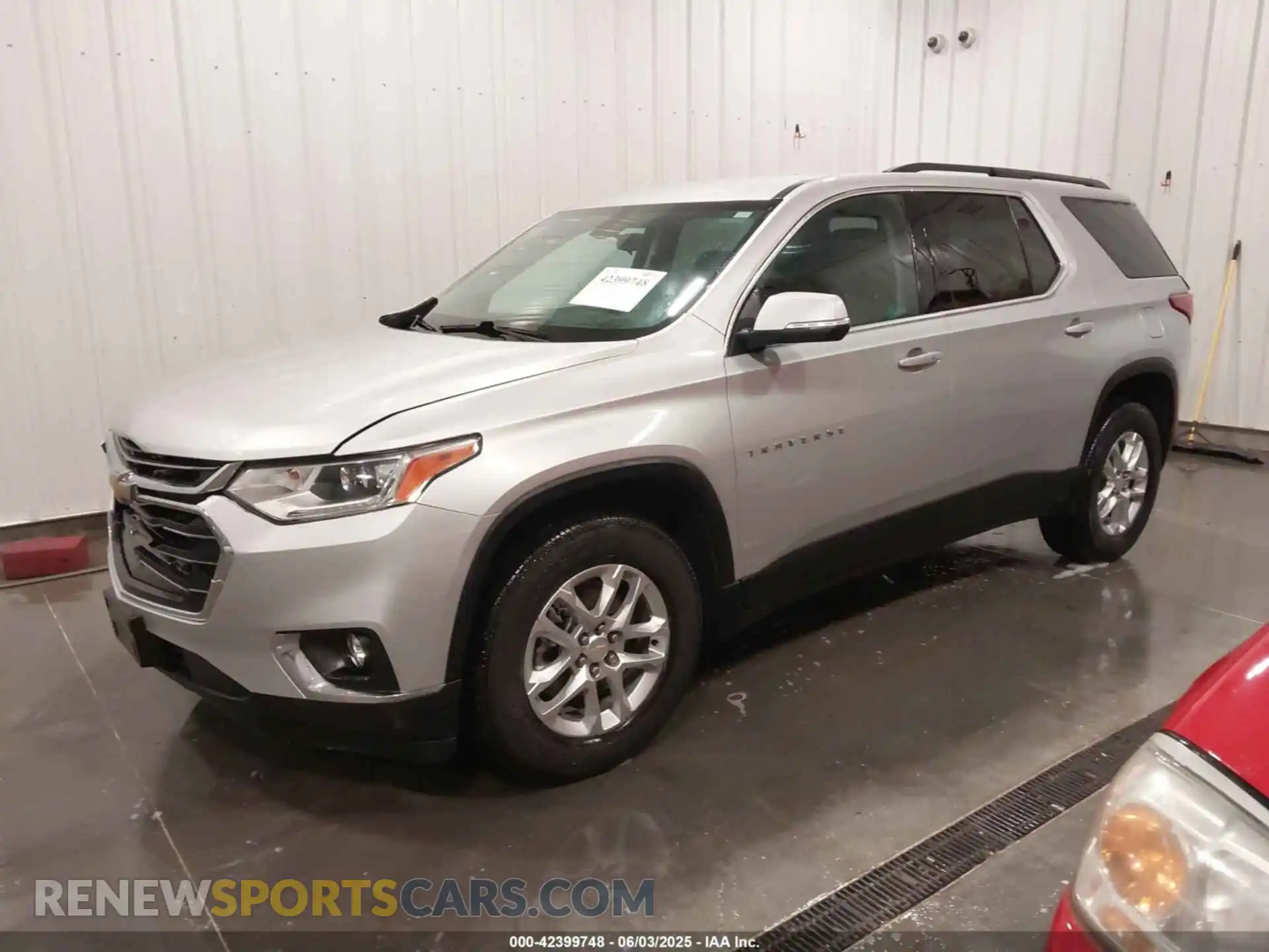 2 Photograph of a damaged car 1GNEVGKW1MJ260464 CHEVROLET TRAVERSE 2021