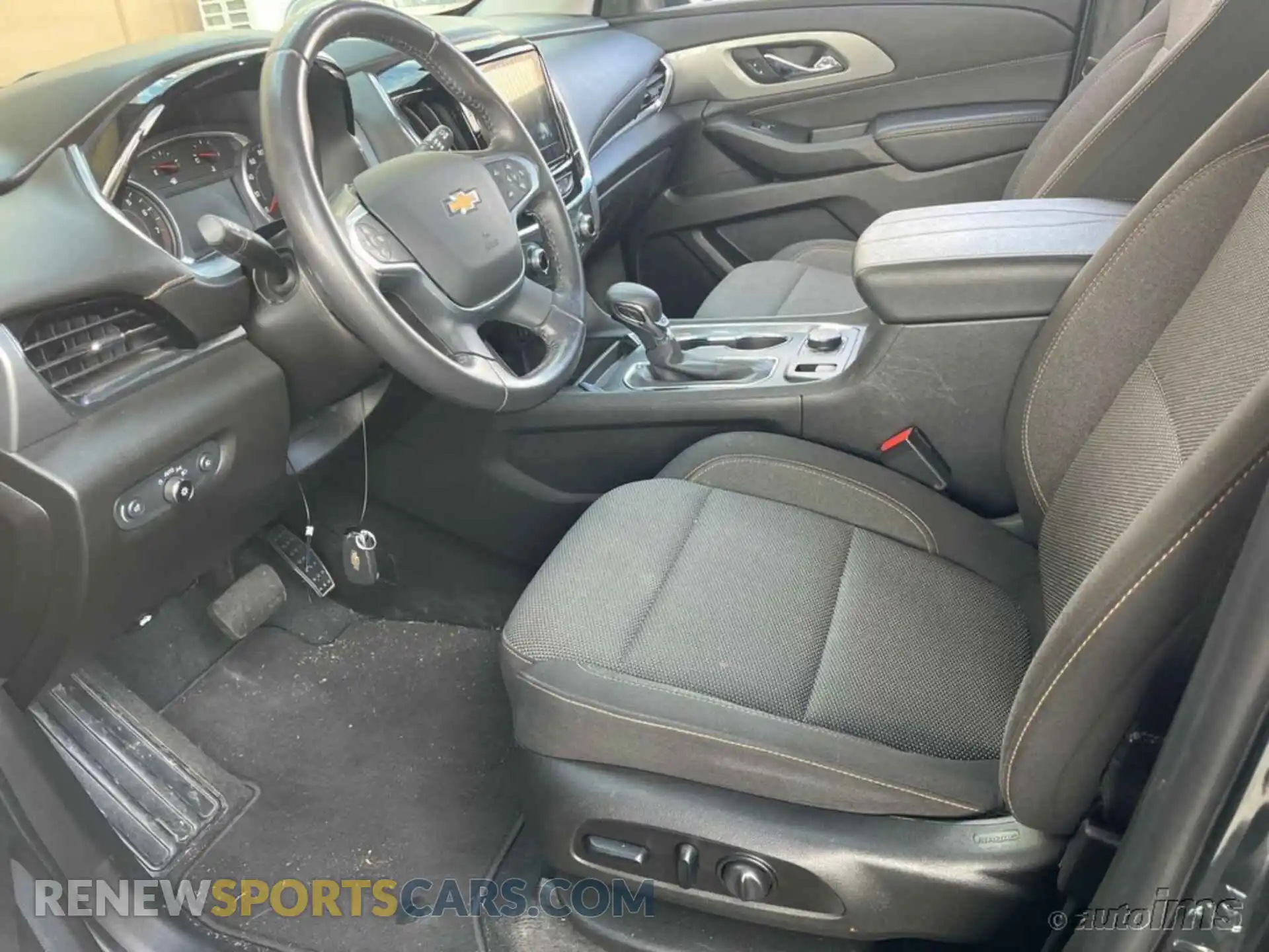 2 Photograph of a damaged car 1GNEVGKW2MJ188772 CHEVROLET TRAVERSE 2021