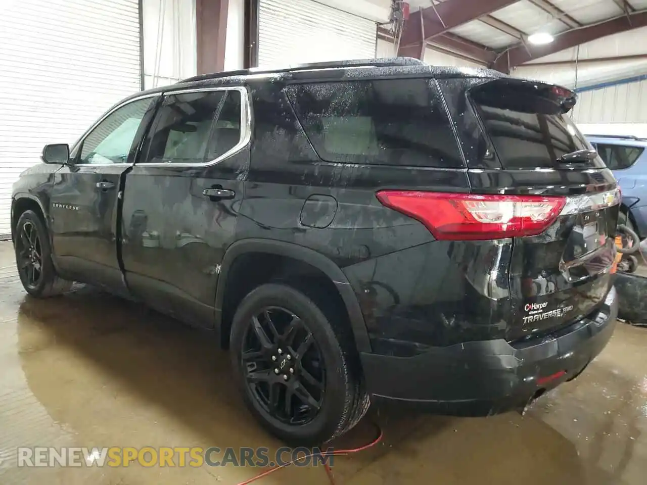 2 Photograph of a damaged car 1GNEVGKW8MJ195936 CHEVROLET TRAVERSE 2021