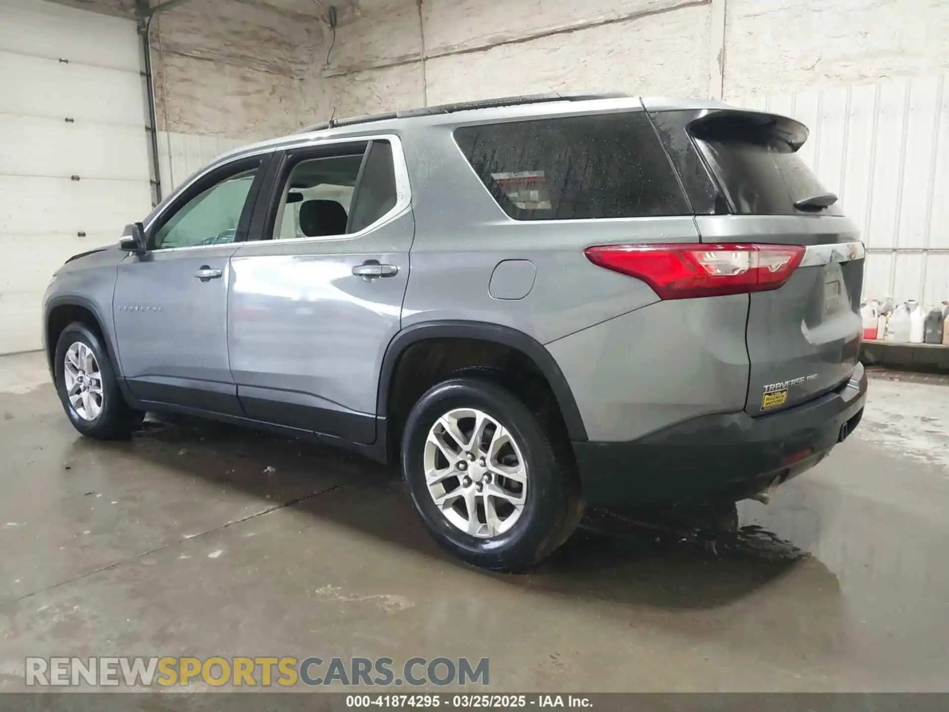 3 Photograph of a damaged car 1GNEVGKWXMJ221288 CHEVROLET TRAVERSE 2021