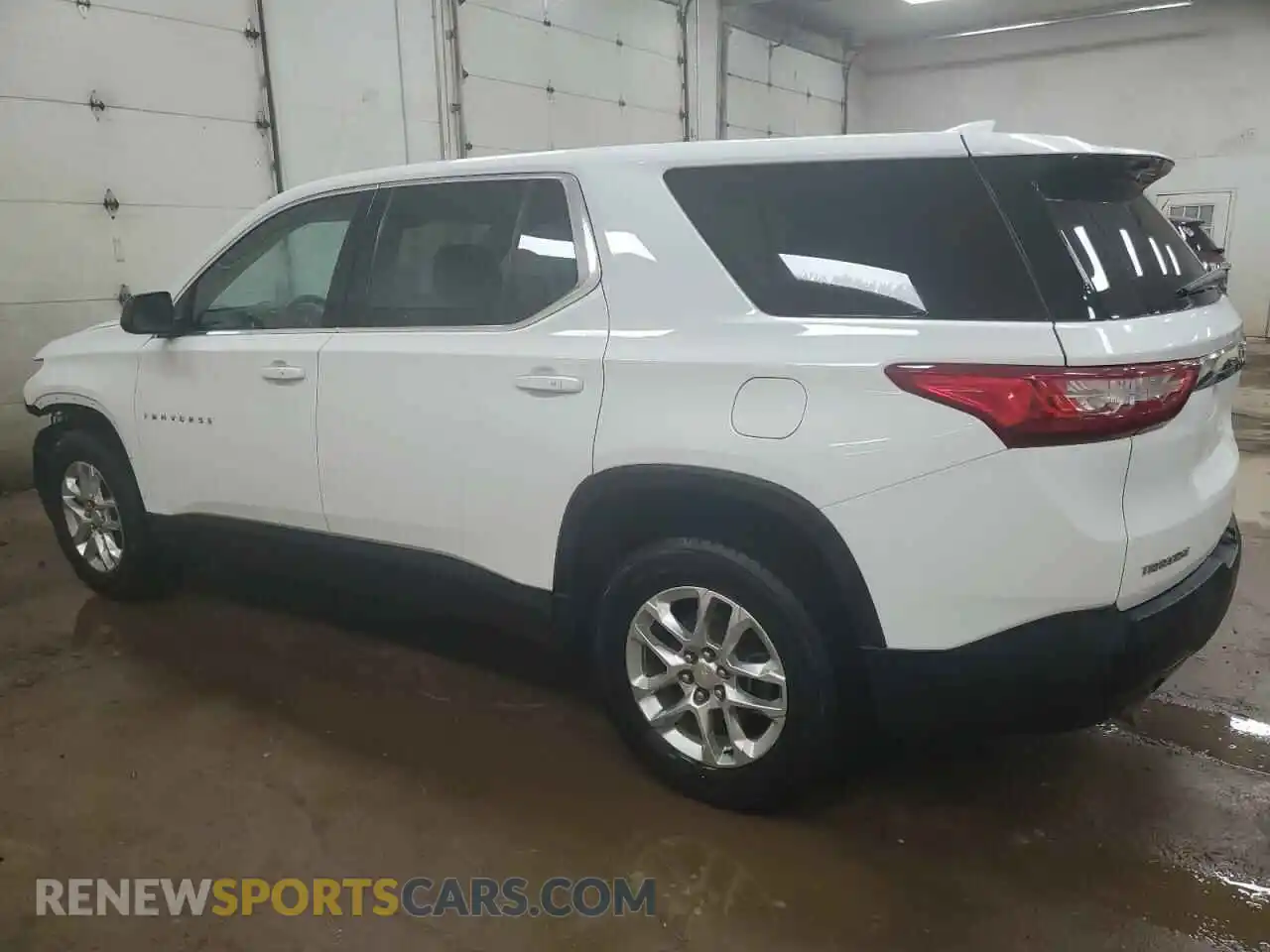 2 Photograph of a damaged car 1GNEVLKWXMJ164969 CHEVROLET TRAVERSE 2021