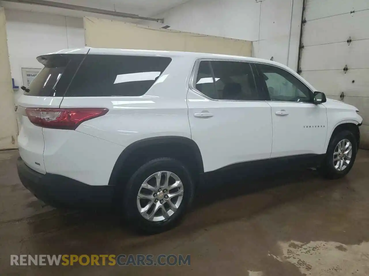 3 Photograph of a damaged car 1GNEVLKWXMJ164969 CHEVROLET TRAVERSE 2021