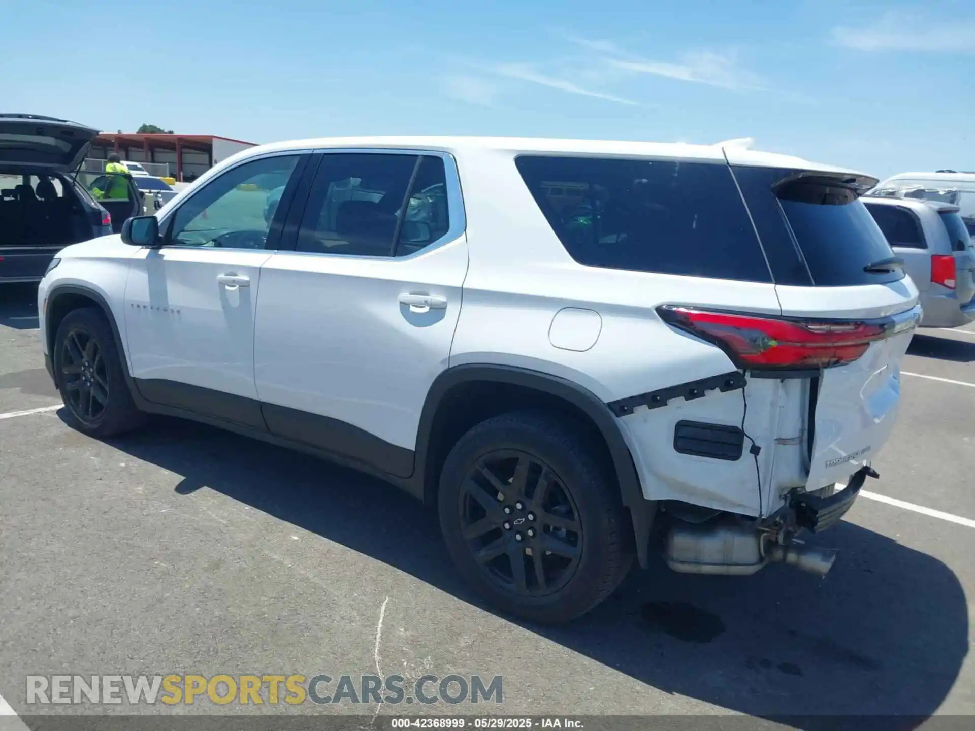 3 fotografías del automóvil dañado 1GNEVFKW3NJ179834 CHEVROLET TRAVERSE 2022