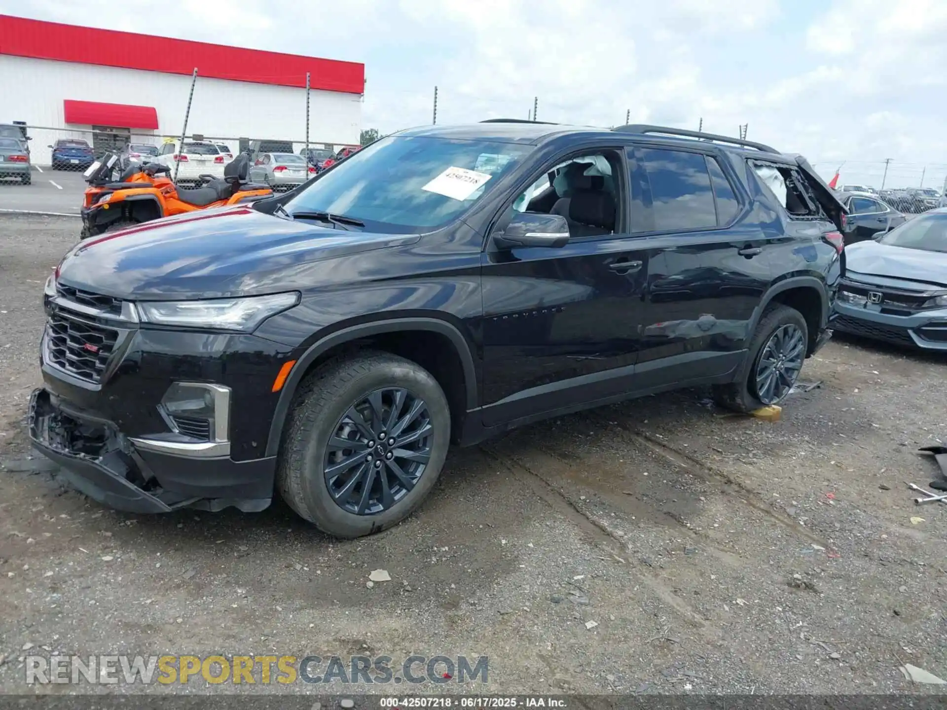 2 fotografías del automóvil dañado 1GNERJKWXPJ279892 CHEVROLET TRAVERSE 2023