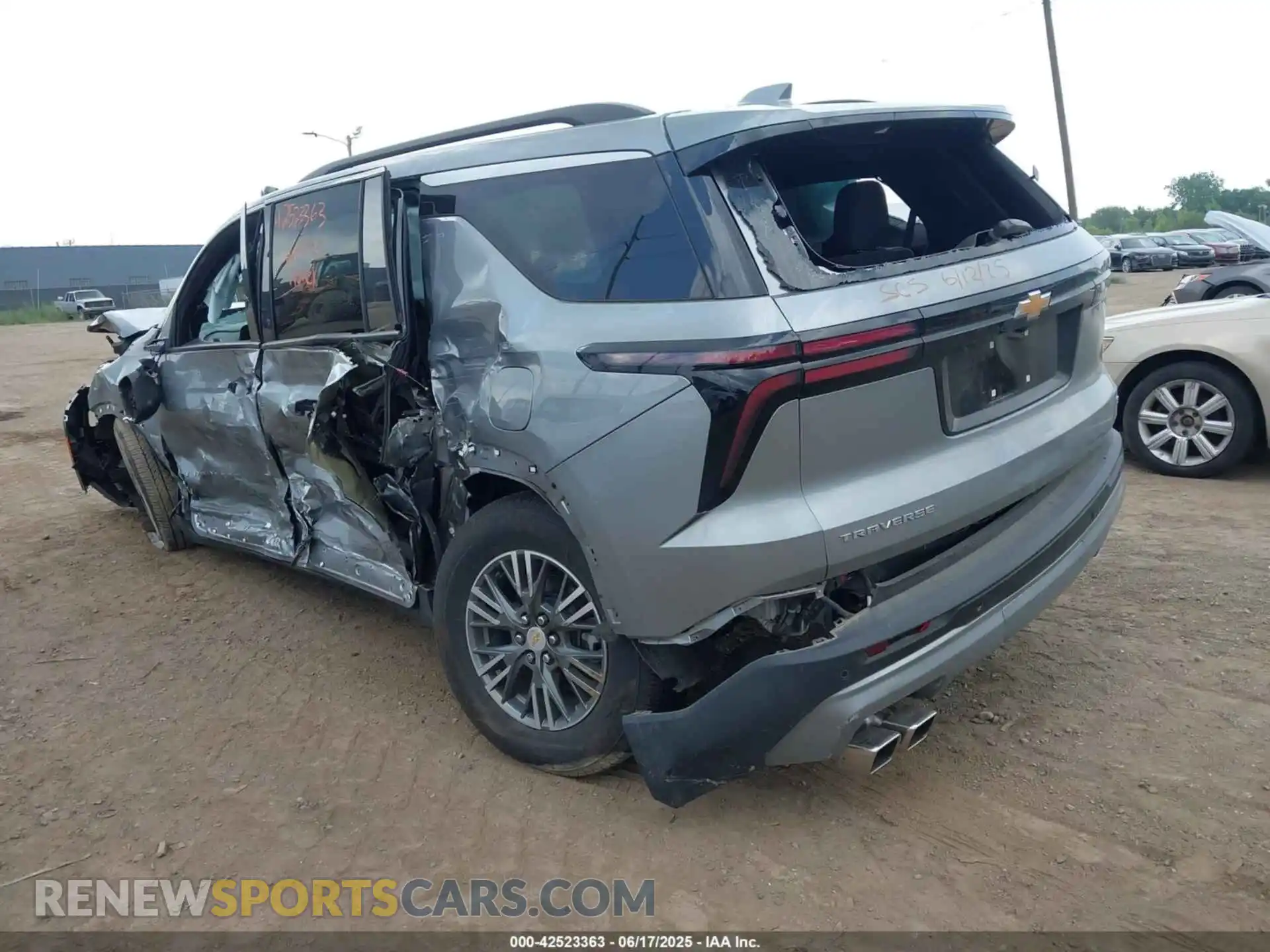 3 Photograph of a damaged car 1GNERGKS3RJ143655 CHEVROLET TRAVERSE 2024