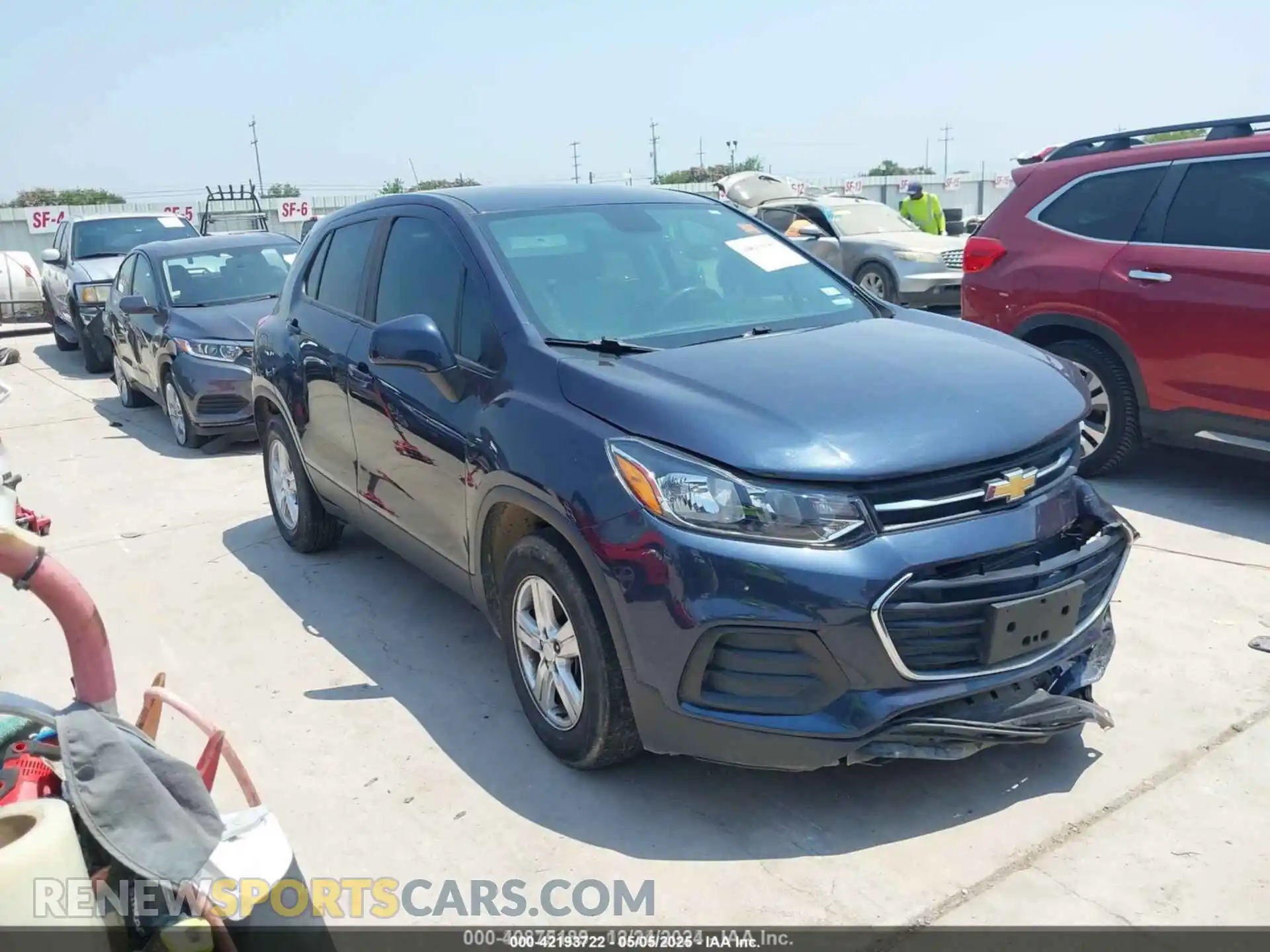 1 Photograph of a damaged car 3GNCJKSB2KL242533 CHEVROLET TRAX 2019