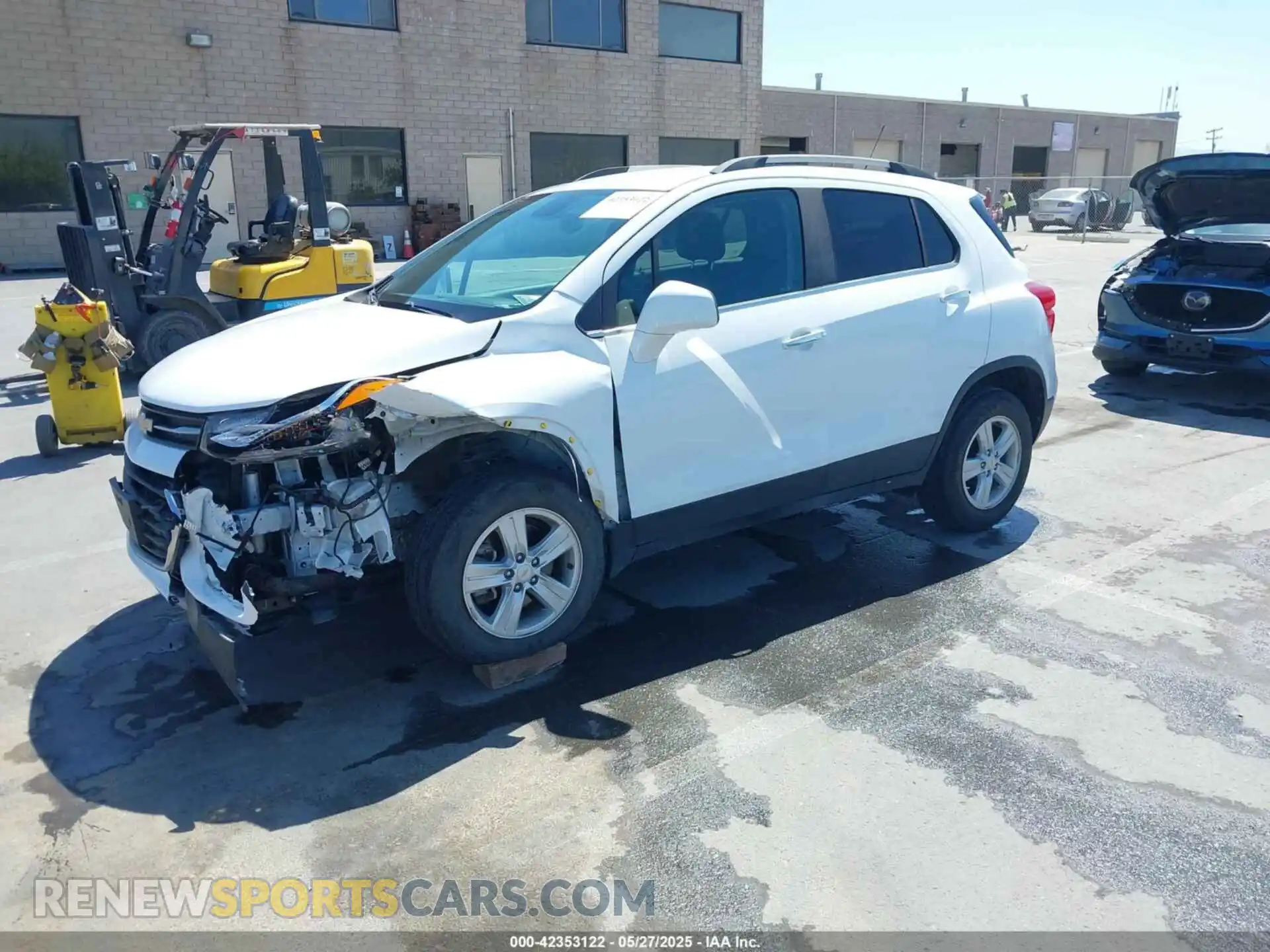 2 Фотография поврежденного автомобиля KL7CJLSB3KB963960 CHEVROLET TRAX 2019