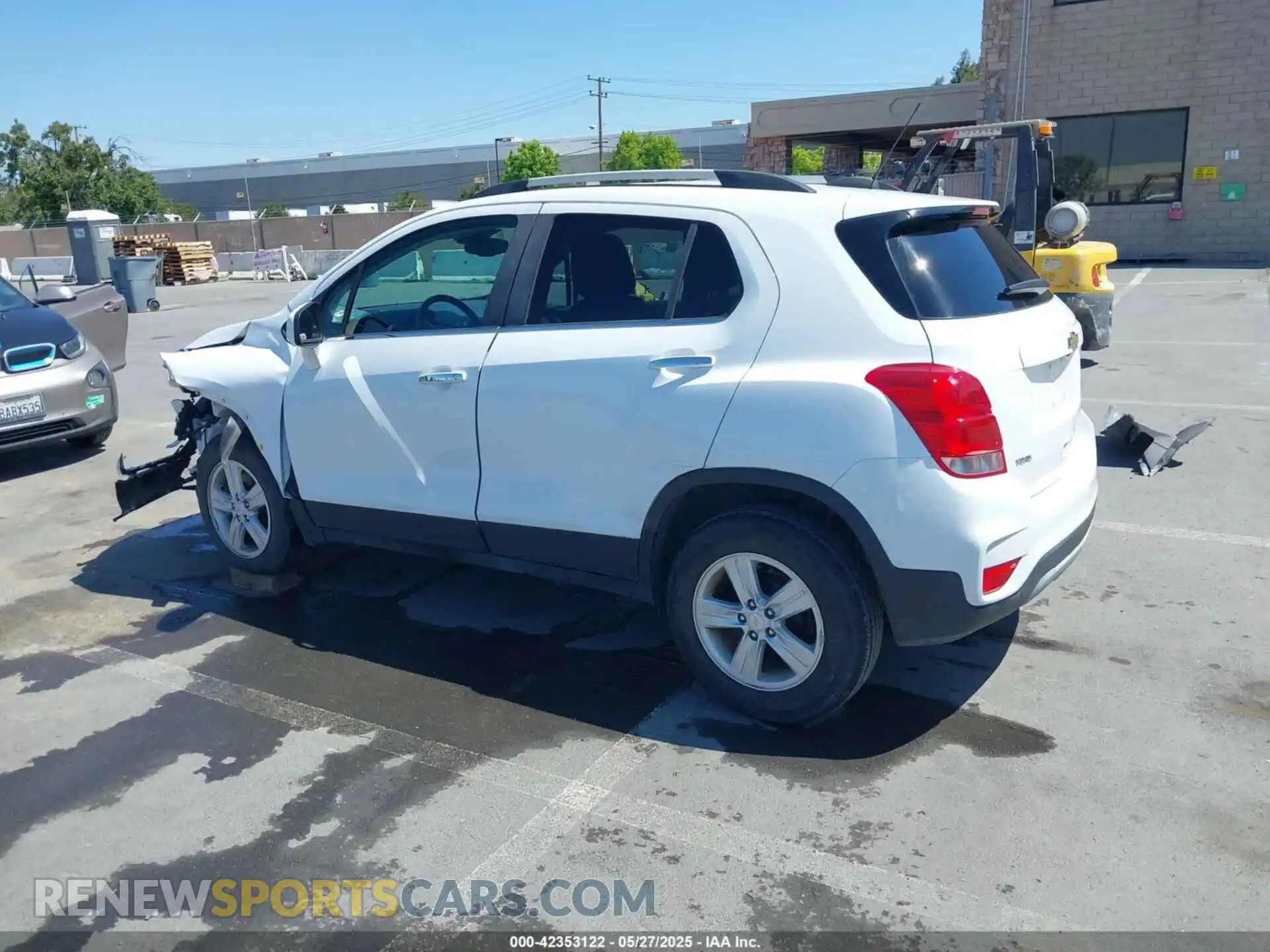 3 Фотография поврежденного автомобиля KL7CJLSB3KB963960 CHEVROLET TRAX 2019