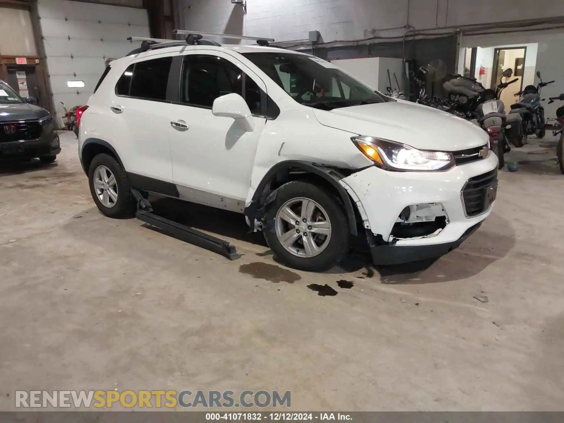 1 Photograph of a damaged car KL7CJPSB0KB895057 CHEVROLET TRAX 2019