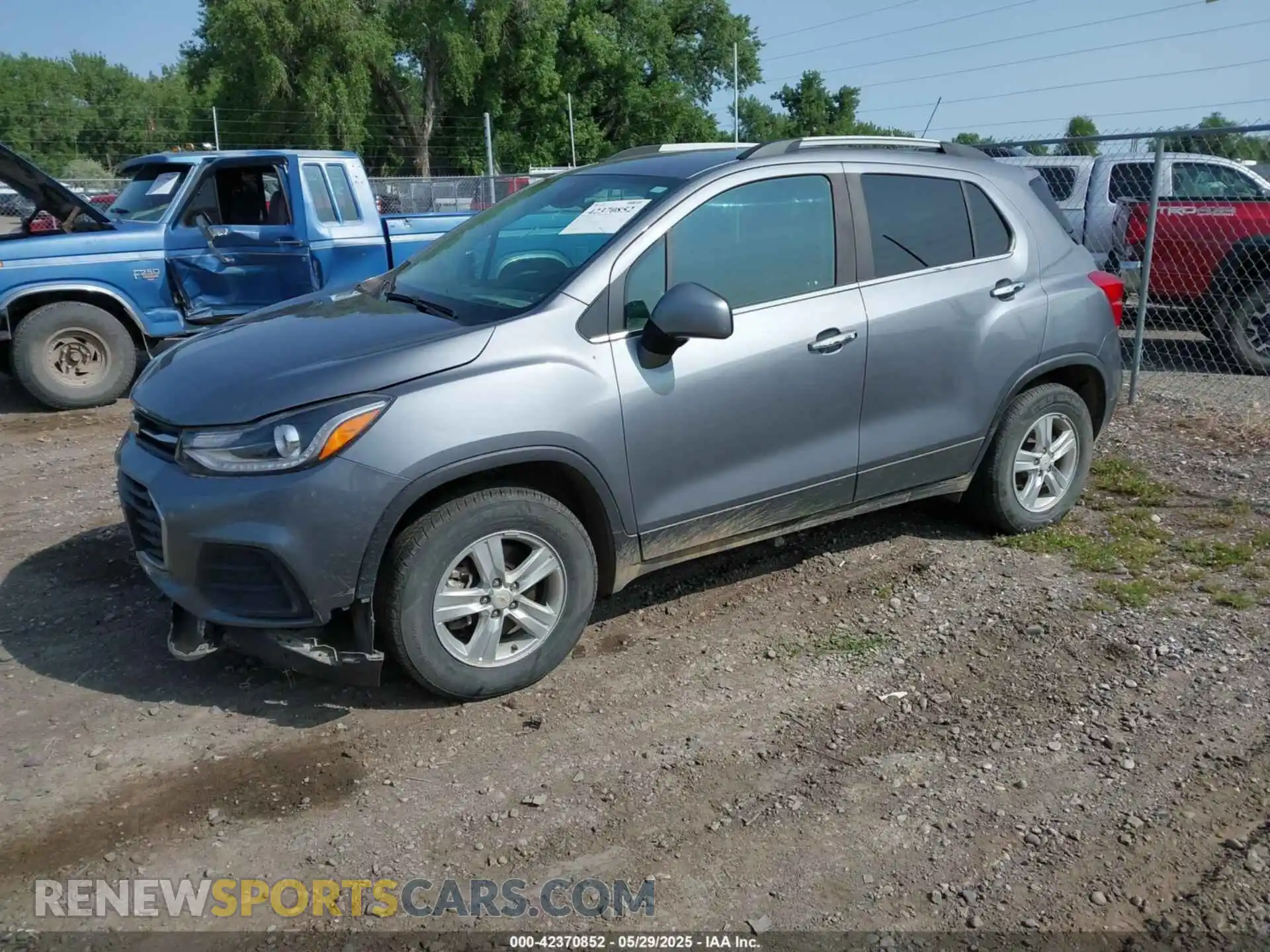 2 Photograph of a damaged car KL7CJPSB1KB744101 CHEVROLET TRAX 2019