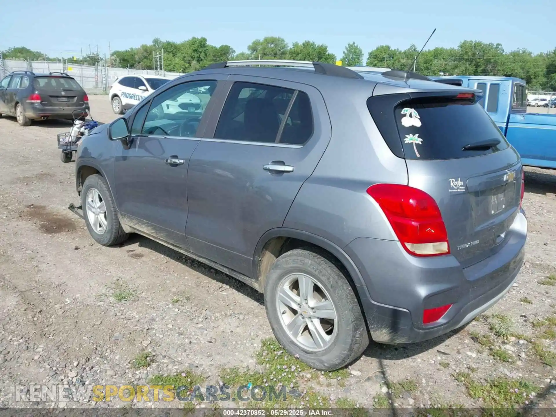3 Photograph of a damaged car KL7CJPSB1KB744101 CHEVROLET TRAX 2019