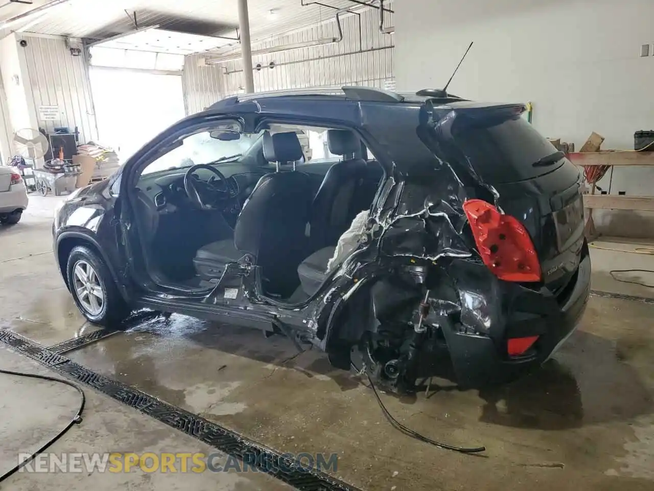 2 Фотография поврежденного автомобиля KL7CJPSB1KB763621 CHEVROLET TRAX 2019